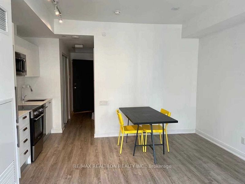 42 Charles Street E 1008, Toronto, ON M4Y 1N3 photo 2