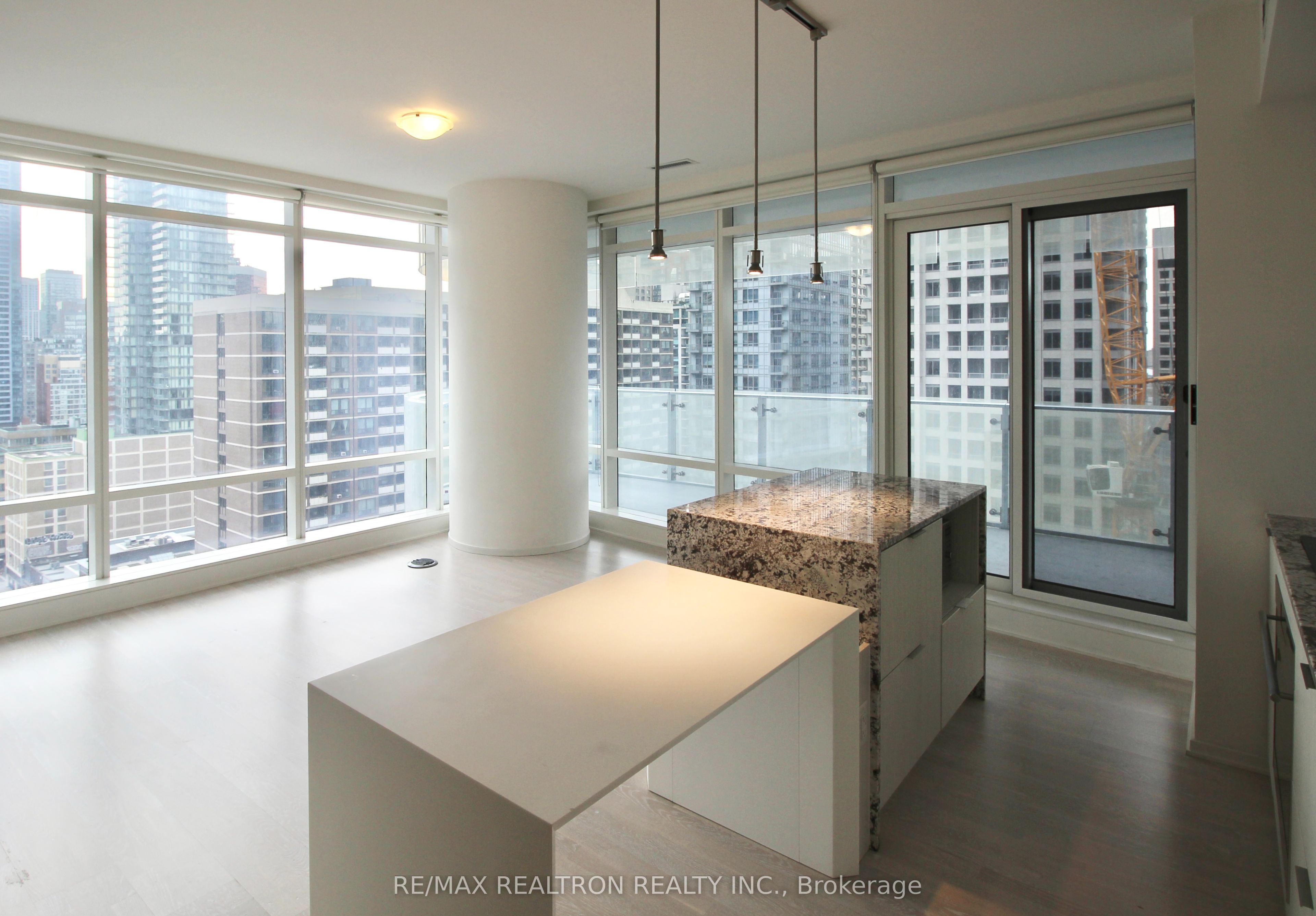 1 Bloor Street E 1207, Toronto, ON M4W 0A8 photo 3