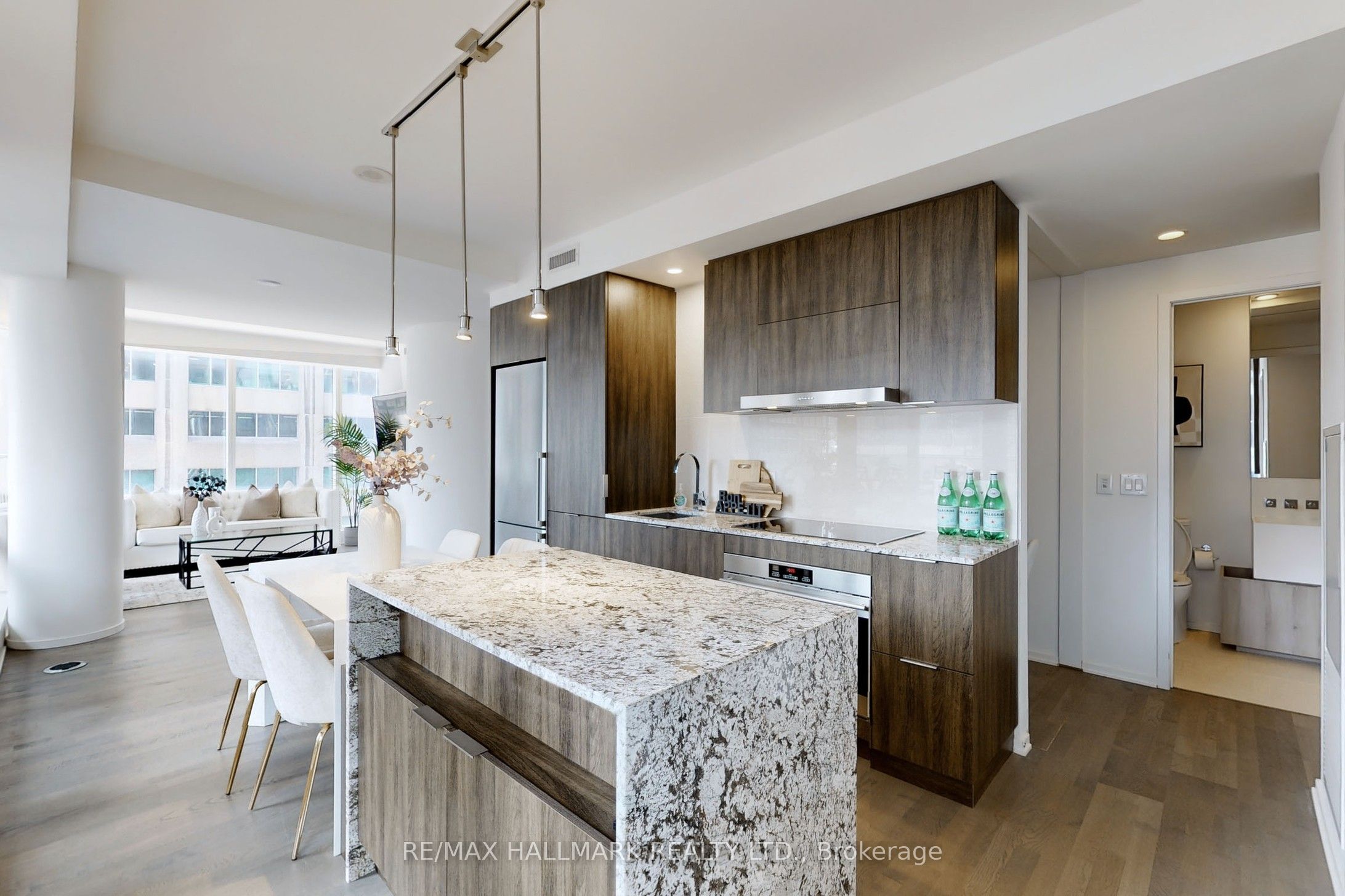 1 Bloor Street E 520, Toronto, ON M4W 0A8