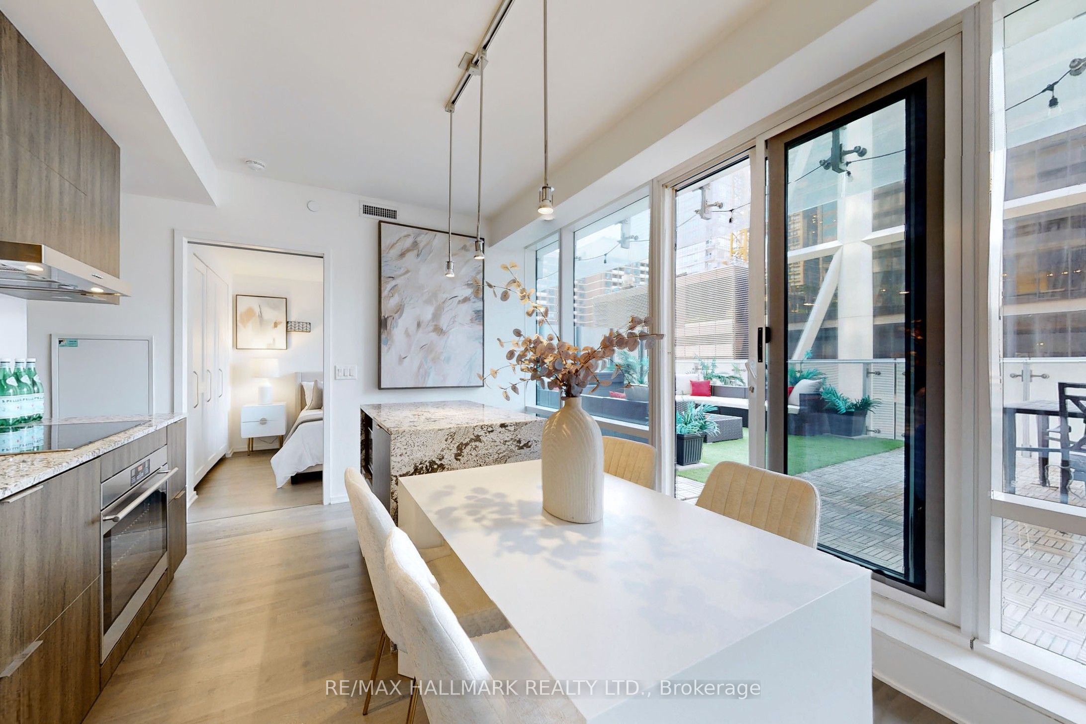 1 Bloor Street E 520, Toronto, ON M4W 0A8 photo 4