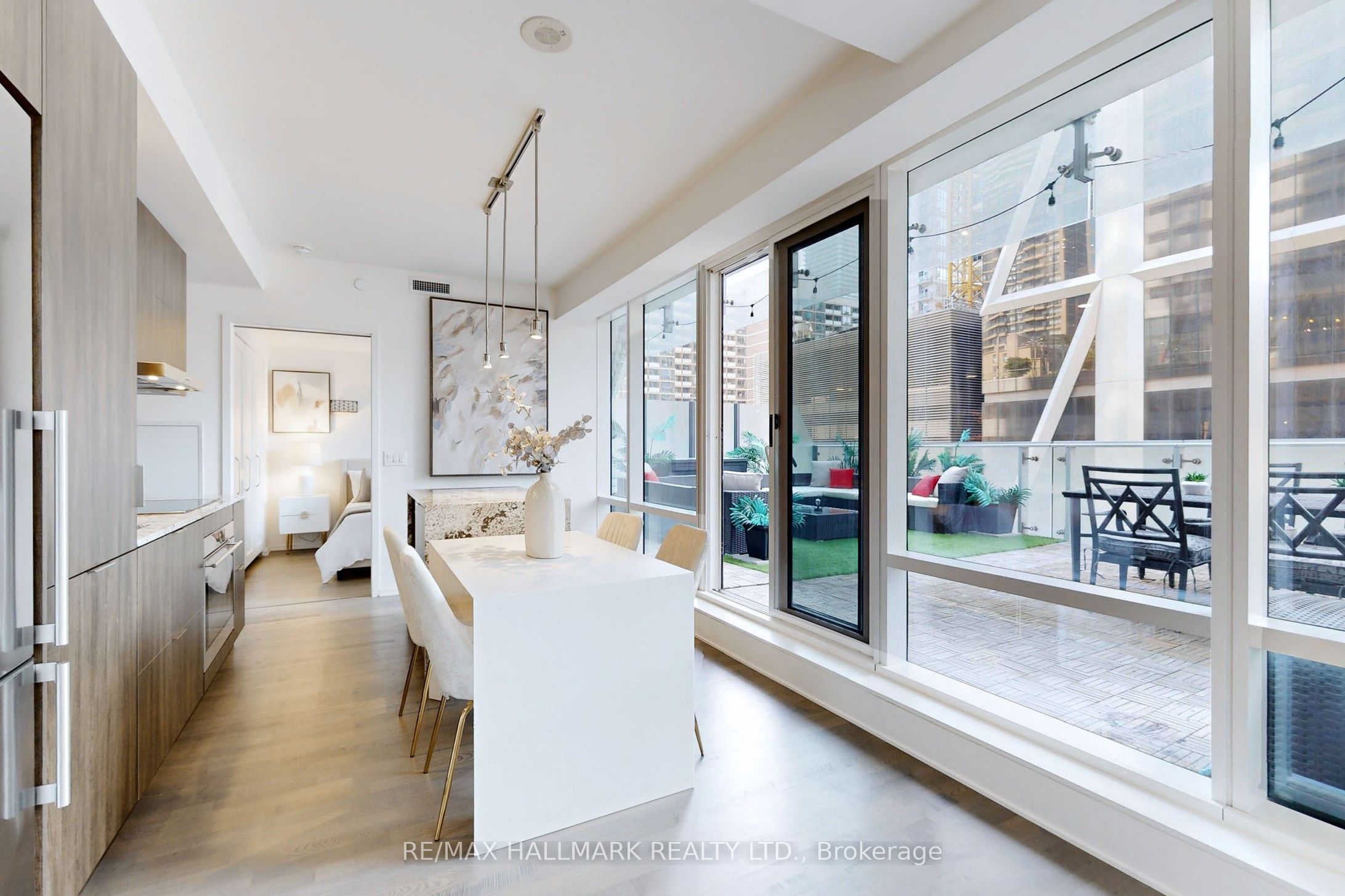 1 Bloor Street E 520, Toronto, ON M4W 0A8 photo 5