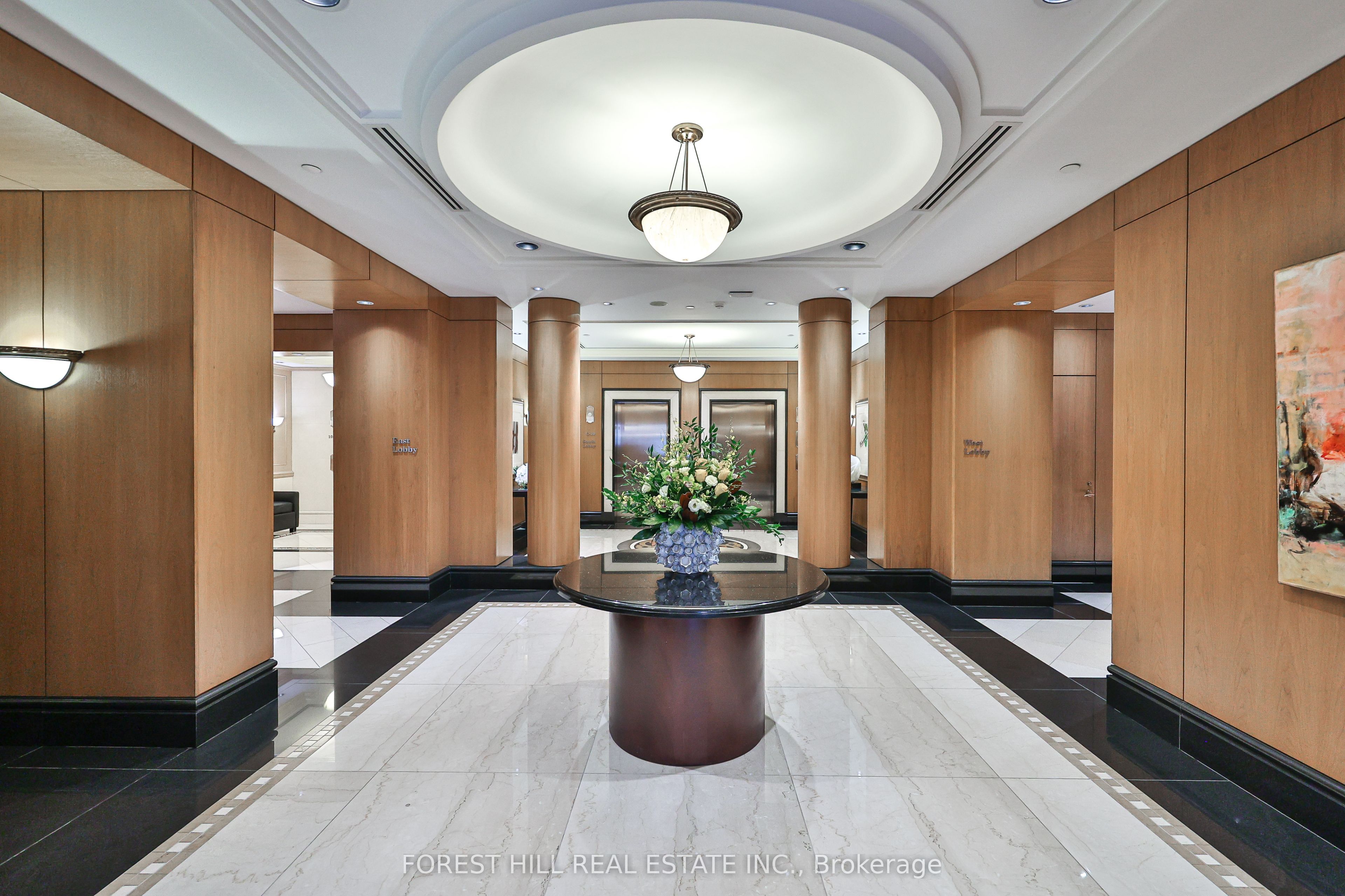 38 Avenue Road 305, Toronto, ON M5R 2G2 photo 3