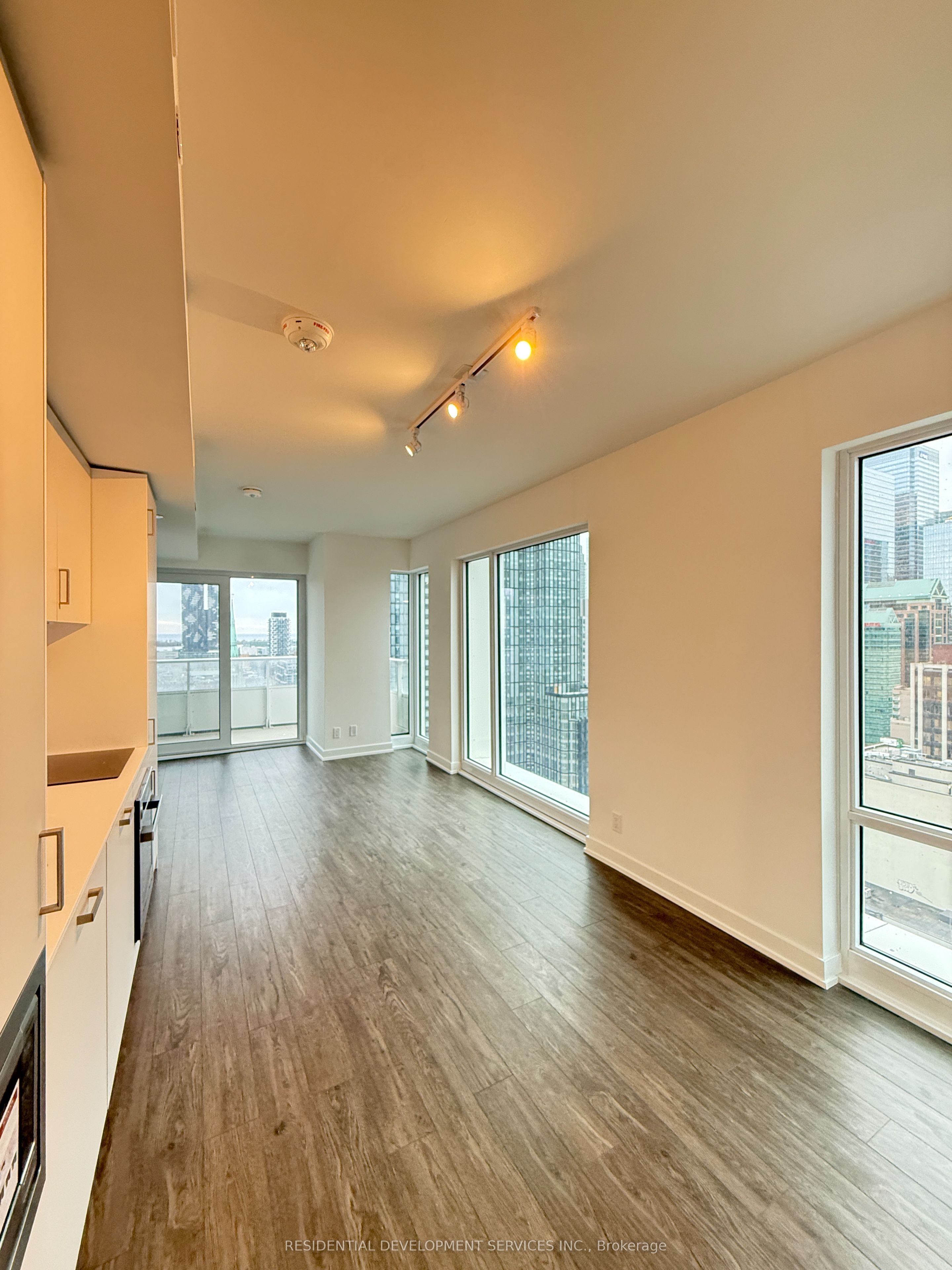 88 Queen Street 3310, Toronto, ON M5C 0B6 photo 3