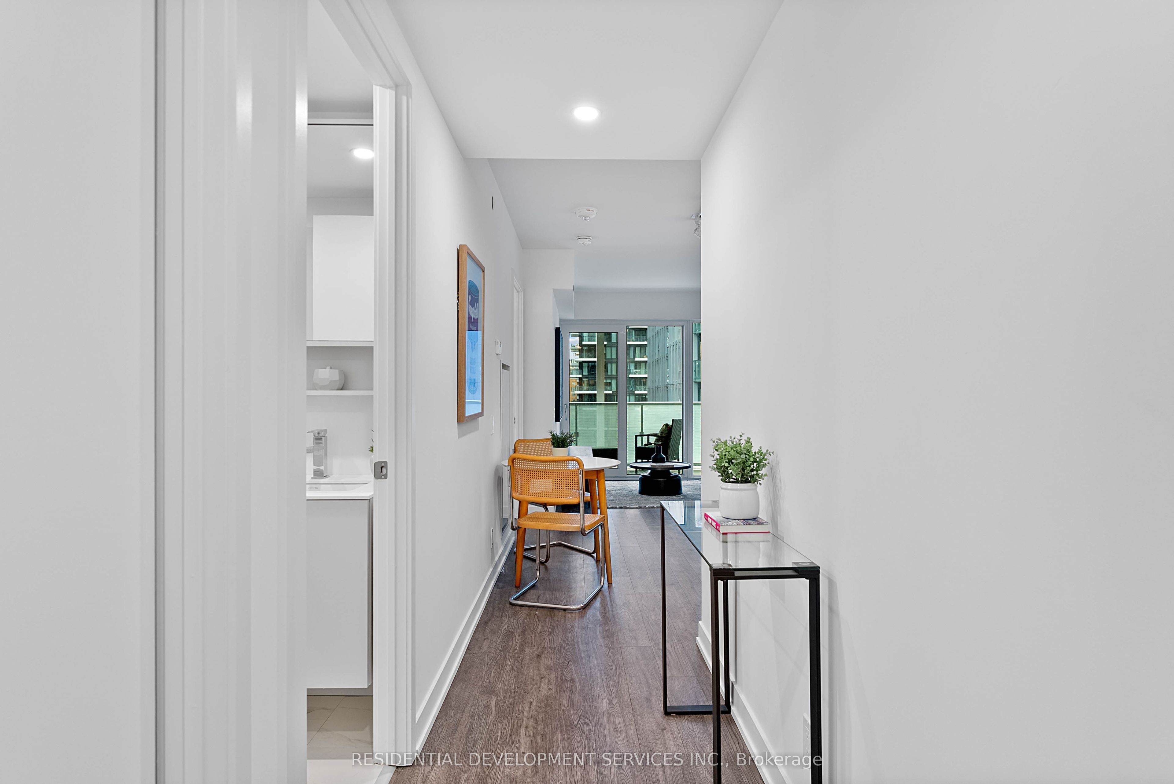 88 Queen Street 815, Toronto, ON M5C 0B6 photo 2