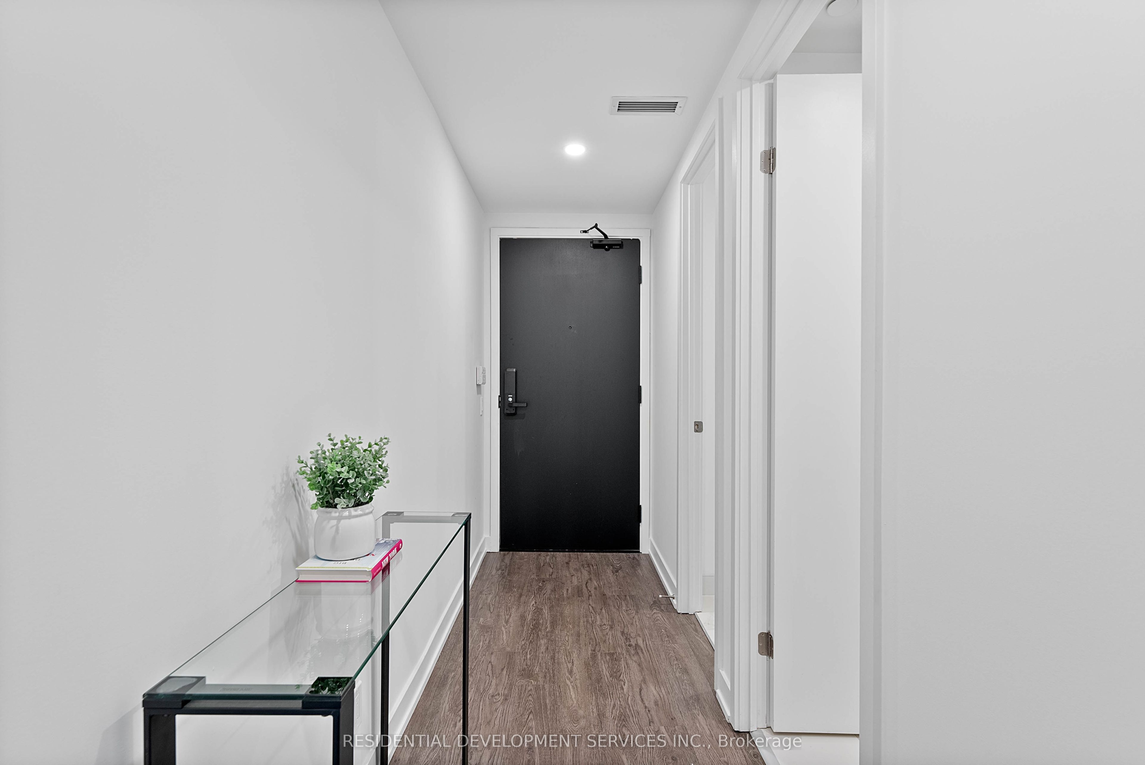 88 Queen Street 815, Toronto, ON M5C 0B6 photo 3