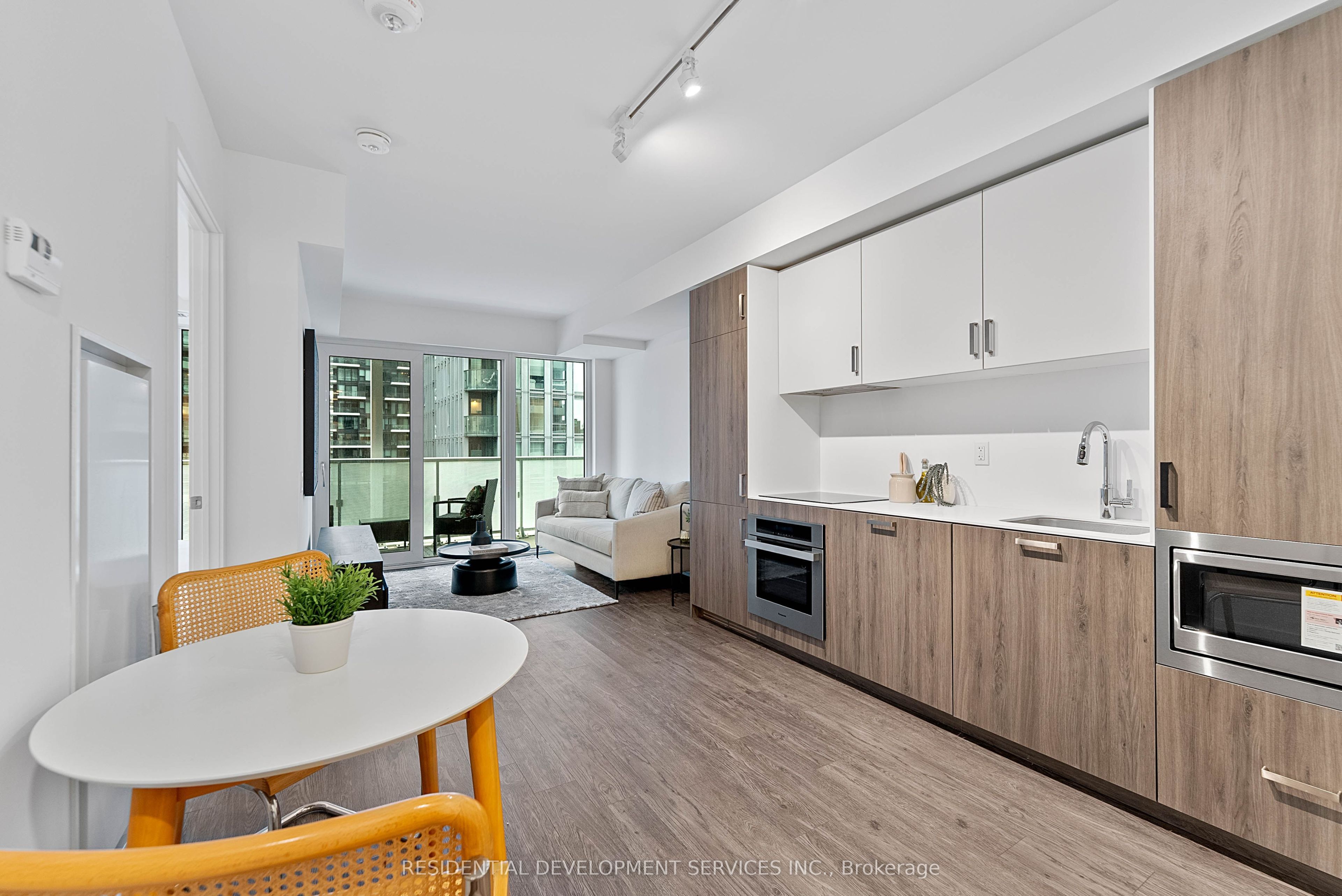 88 Queen Street 815, Toronto, ON M5C 0B6 photo 4