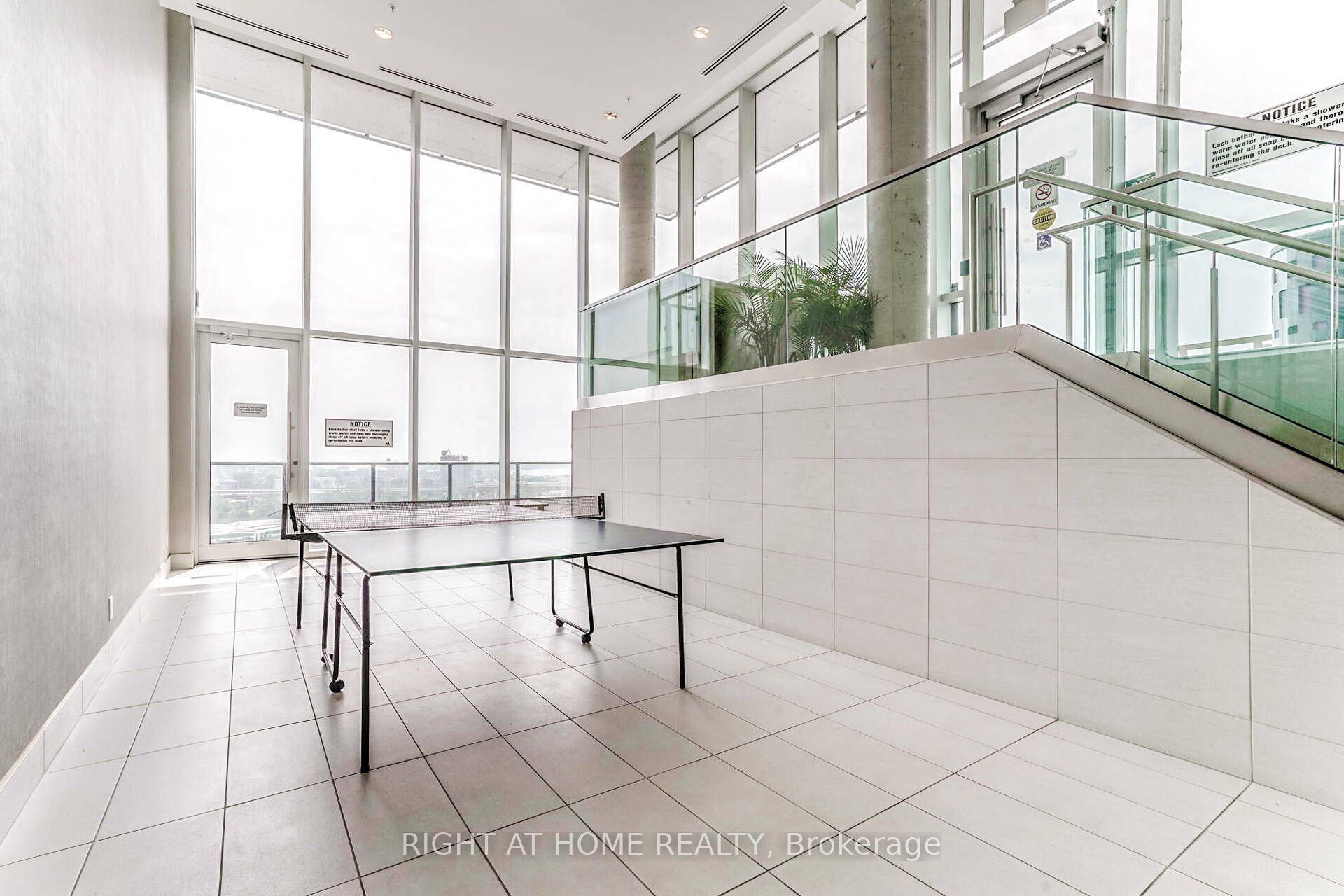 120 Bayview Avenue N821, Toronto, ON M5A 0G4