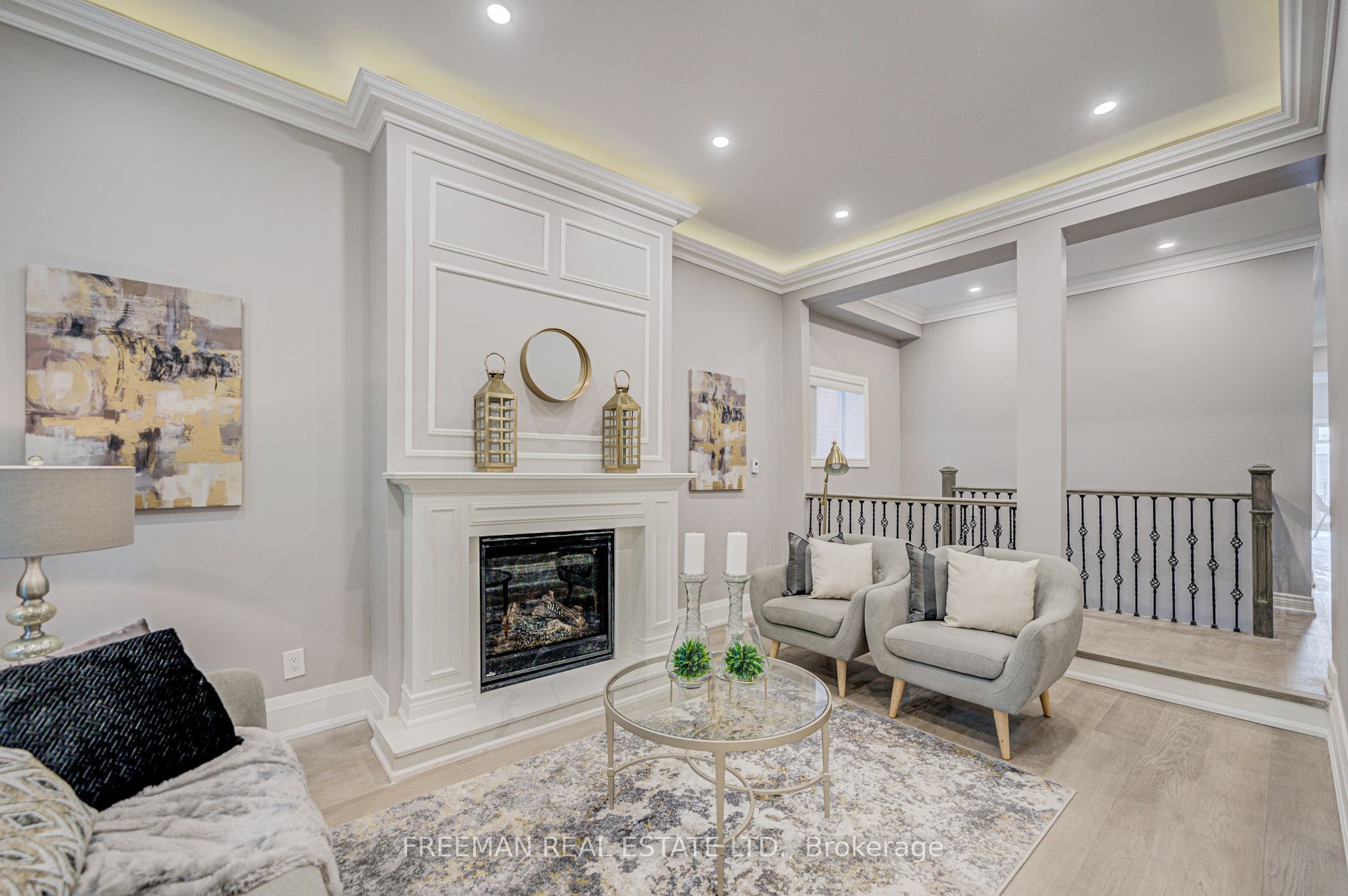 916 Manning Avenue Main&2nd Floor, Toronto, ON M6G 2X4 photo 5