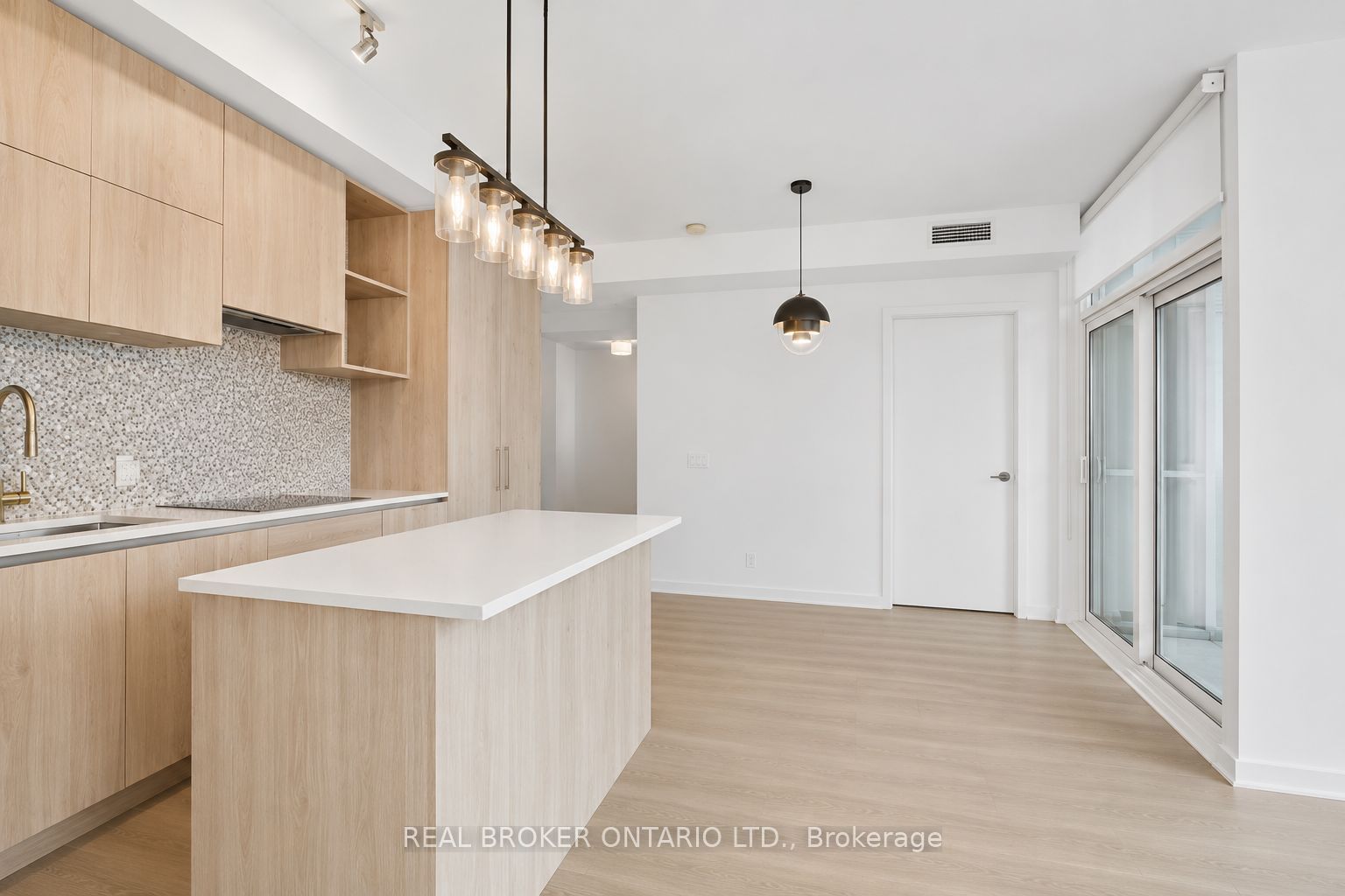 1 Yorkville Avenue 1605, Toronto, ON M4W 0B1 photo 3