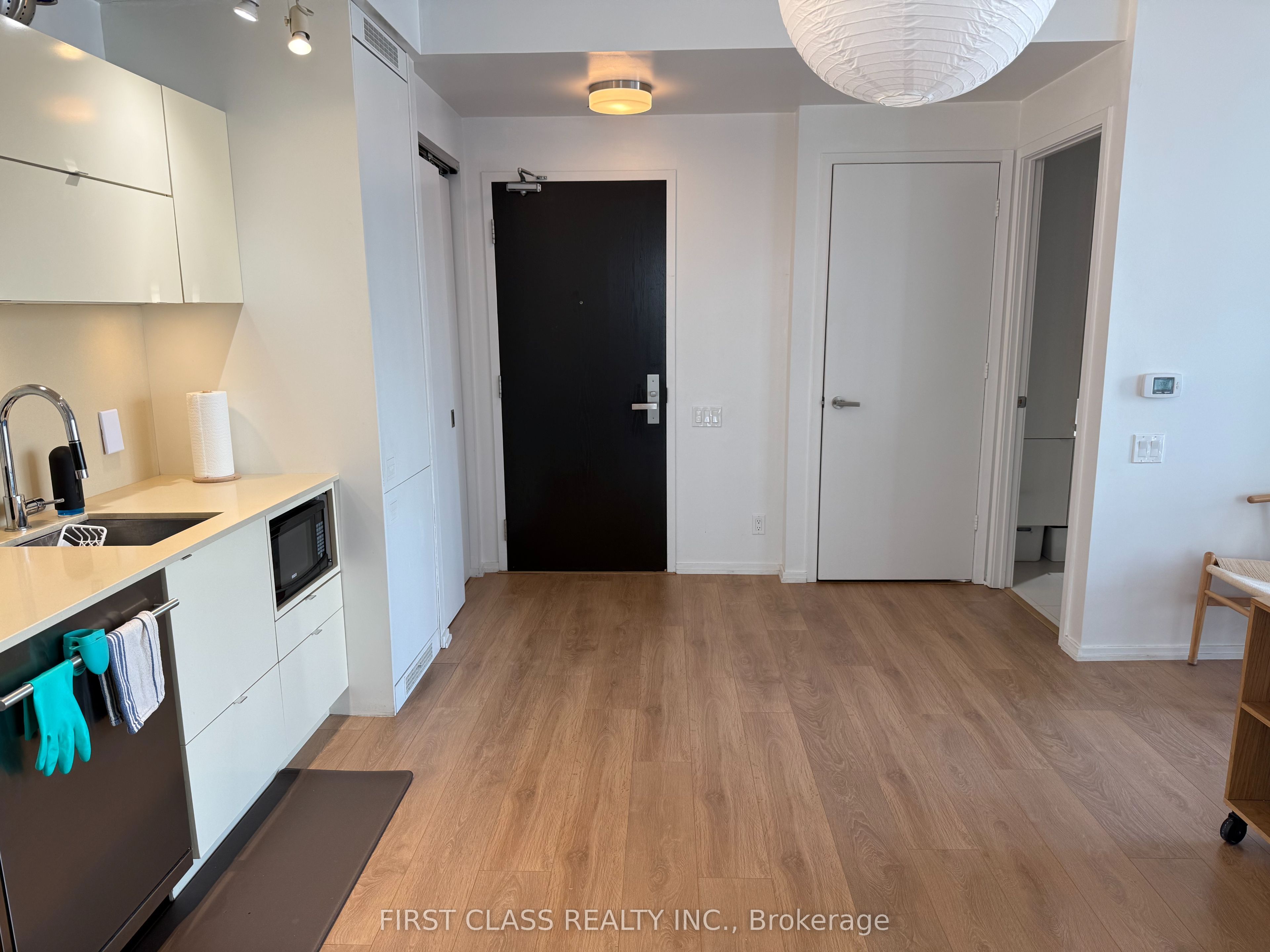 125 Peter Street 1609, Toronto, ON M5V 2G9 photo 3