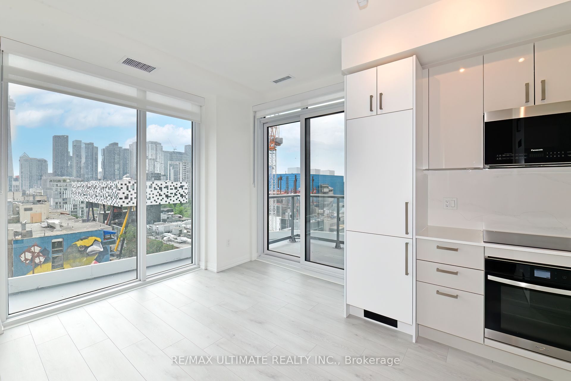 280 Dundas Street W 1011, Toronto, ON M5T 0E3