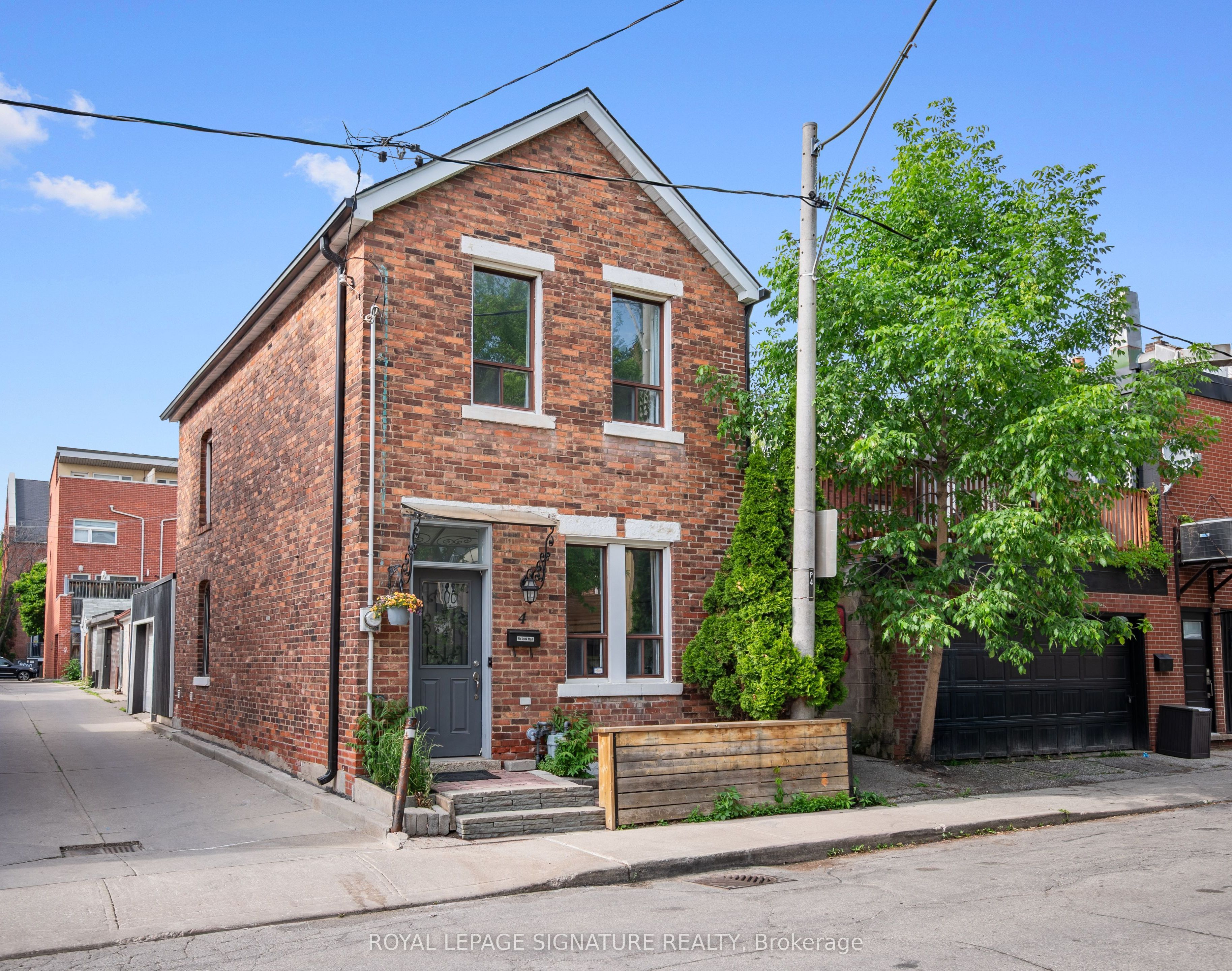 4 Whitaker Avenue, Toronto, ON M6J 1A1