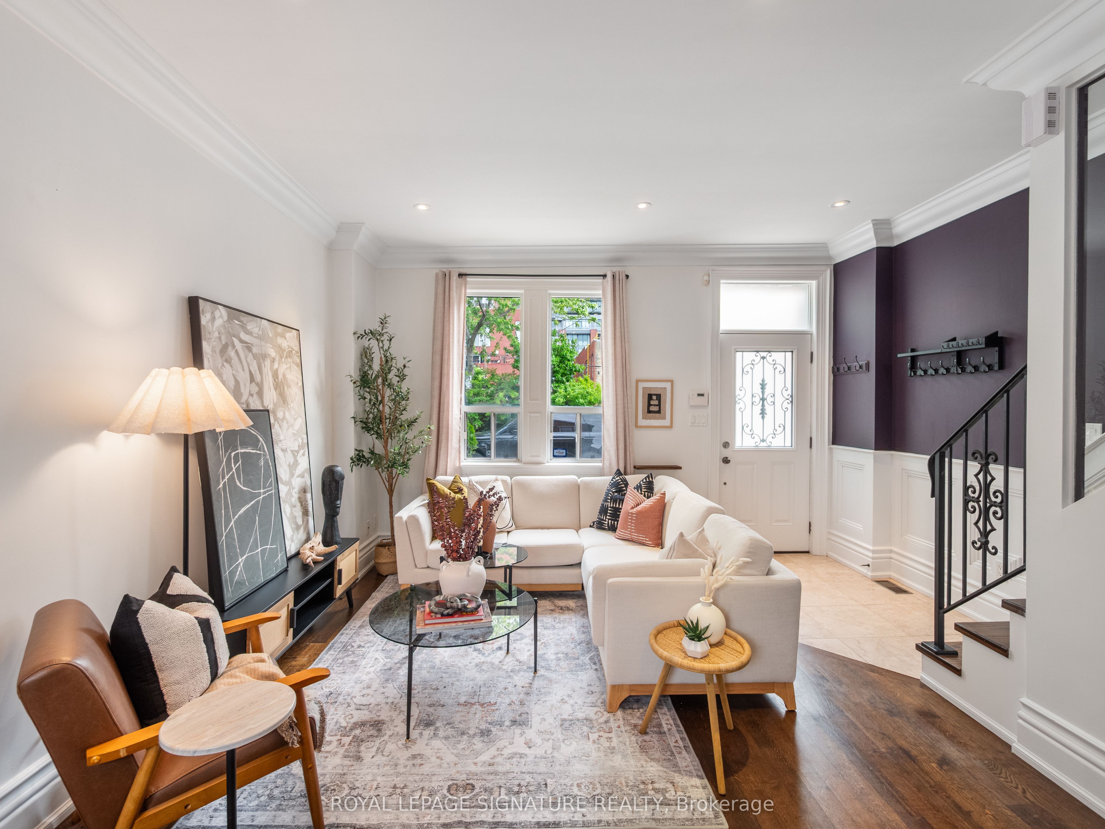 4 Whitaker Avenue, Toronto, ON M6J 1A1 photo 2