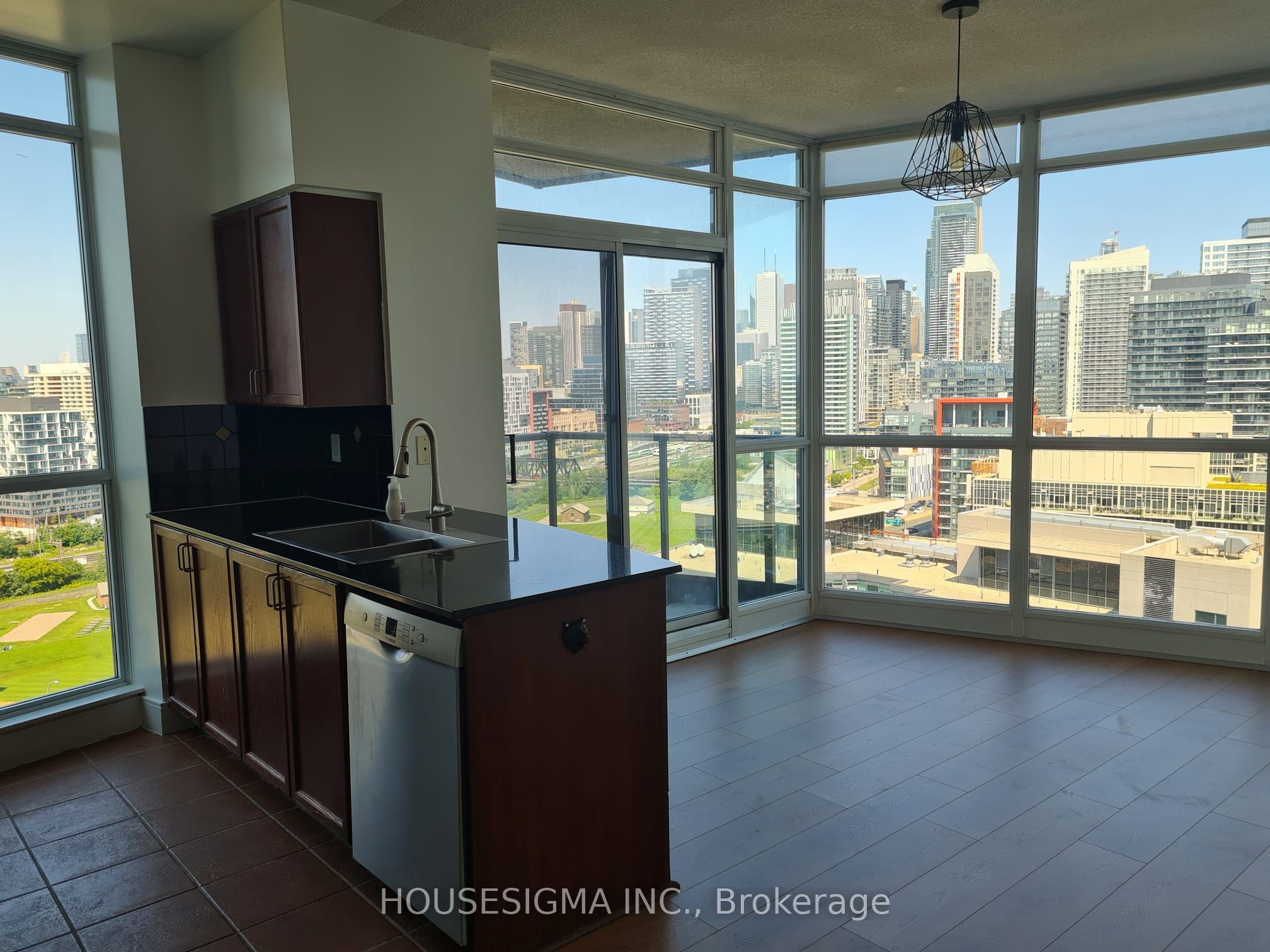 219 Fort York Boulevard 2303, Toronto, ON M5V 1B1 photo 2