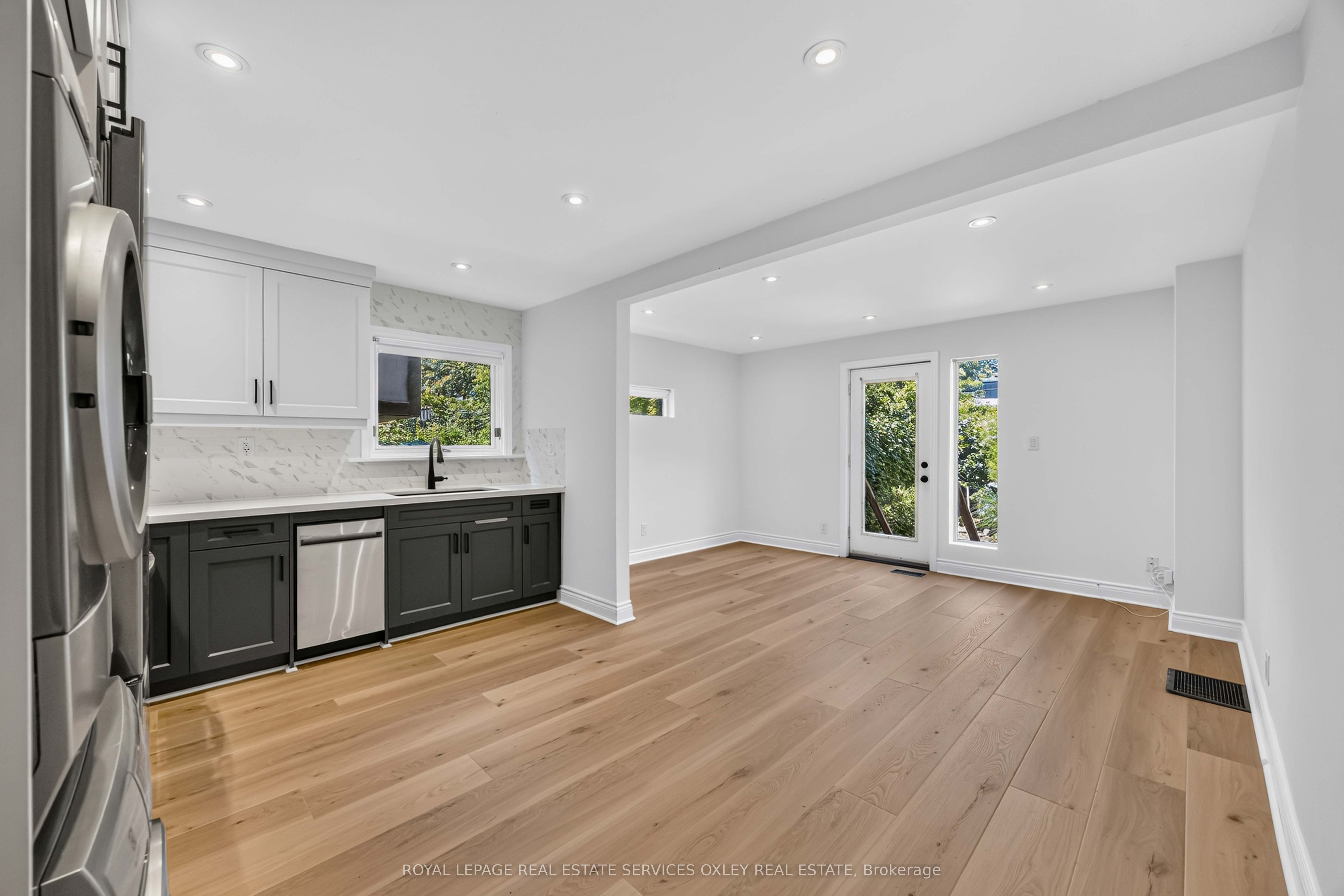 20 Alcina Avenue Main, Toronto, ON M6G 2E8