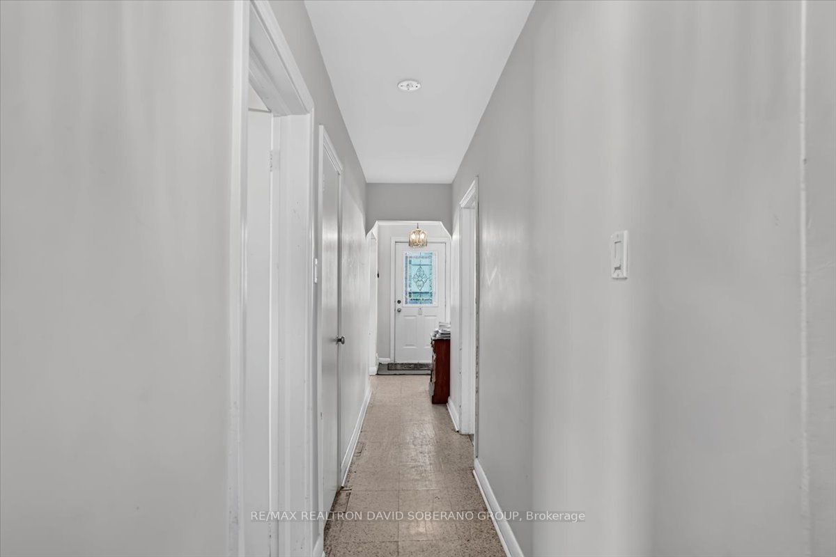 19 Wigan Crescent, Toronto, ON M3H 3A3 photo 5