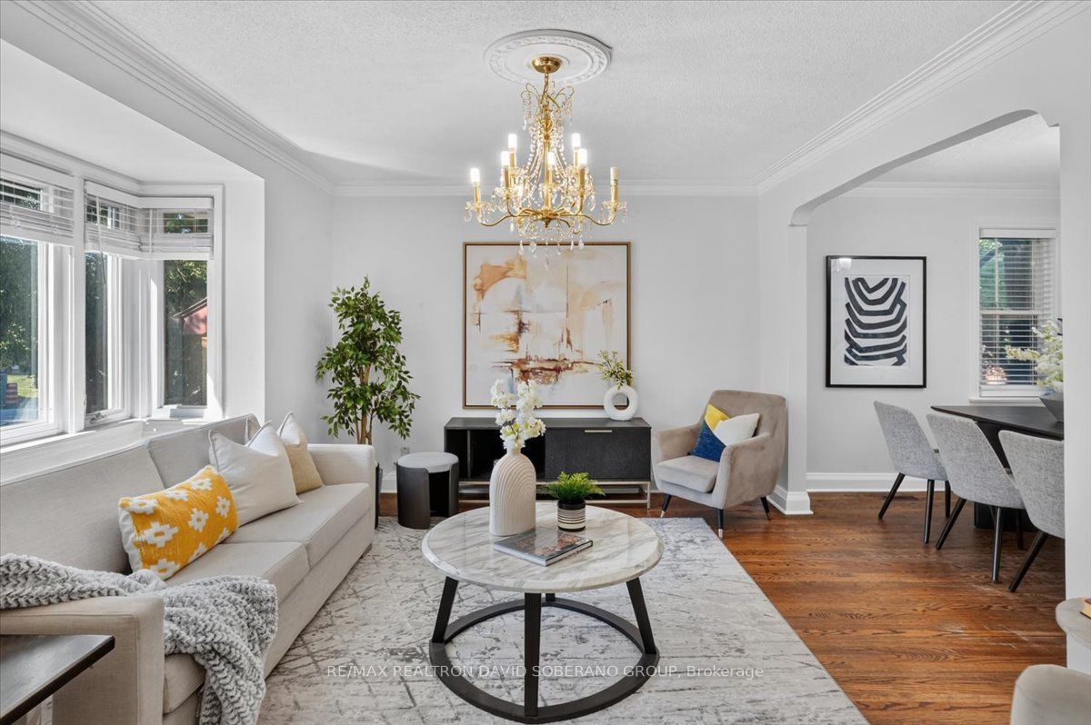 122 Mcgillivray Avenue, Toronto, ON M5M 2Y6