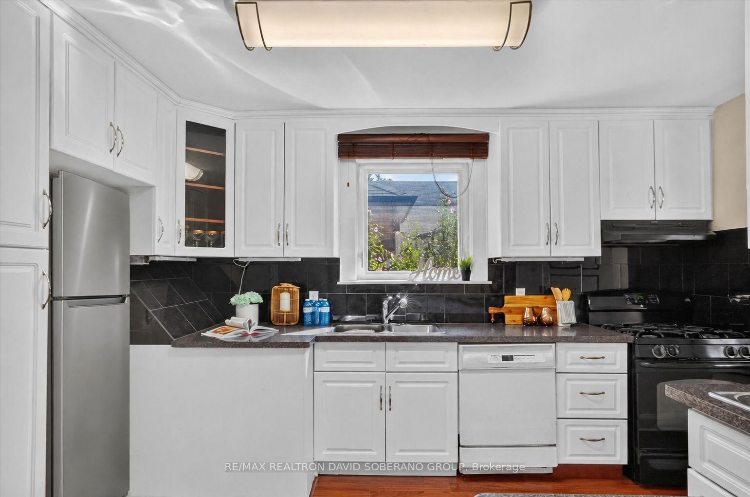 122 Mcgillivray Avenue, Toronto, ON M5M 2Y6 photo 3
