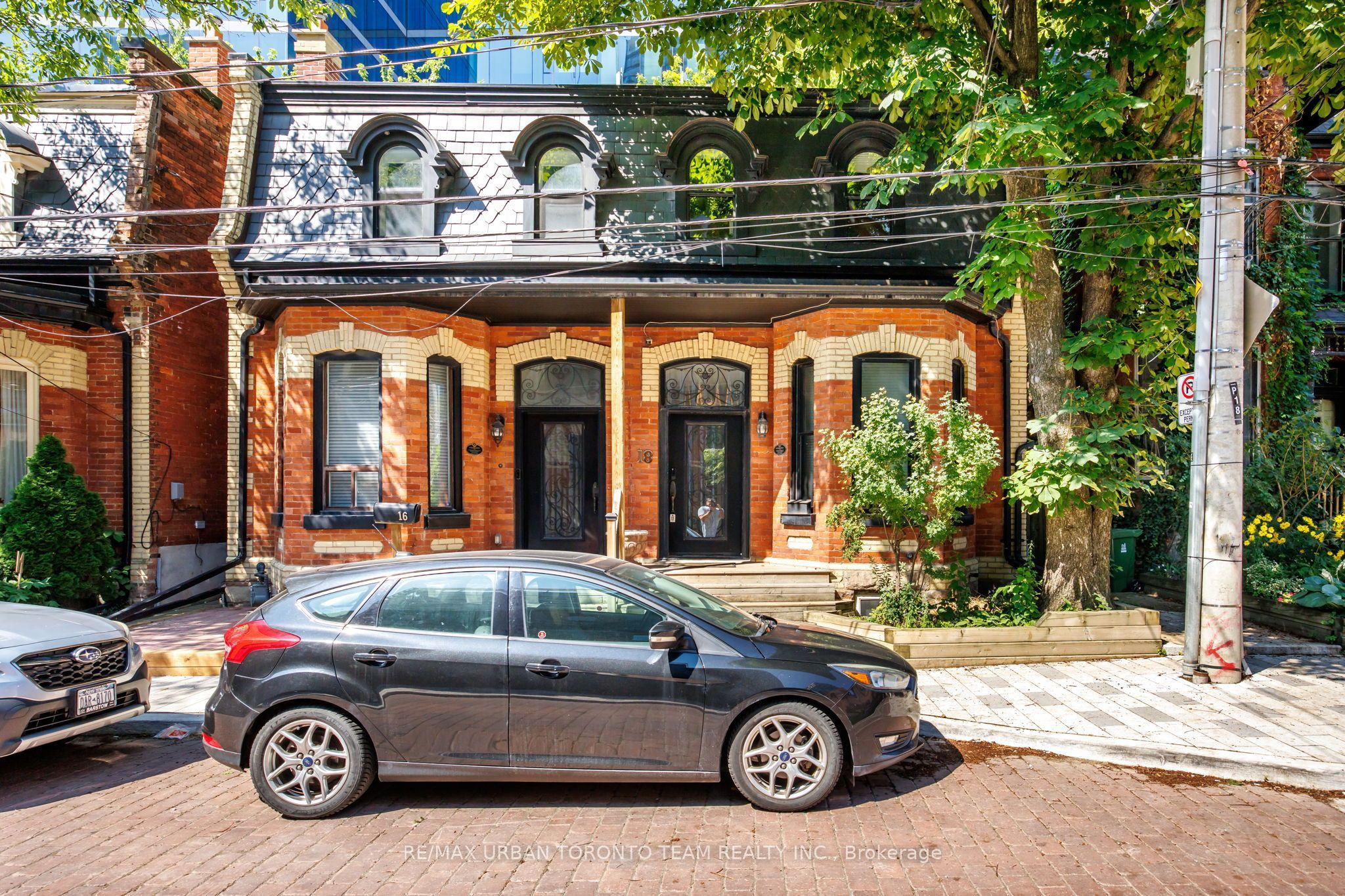 18 Draper Street, Toronto, ON M5V 2M4