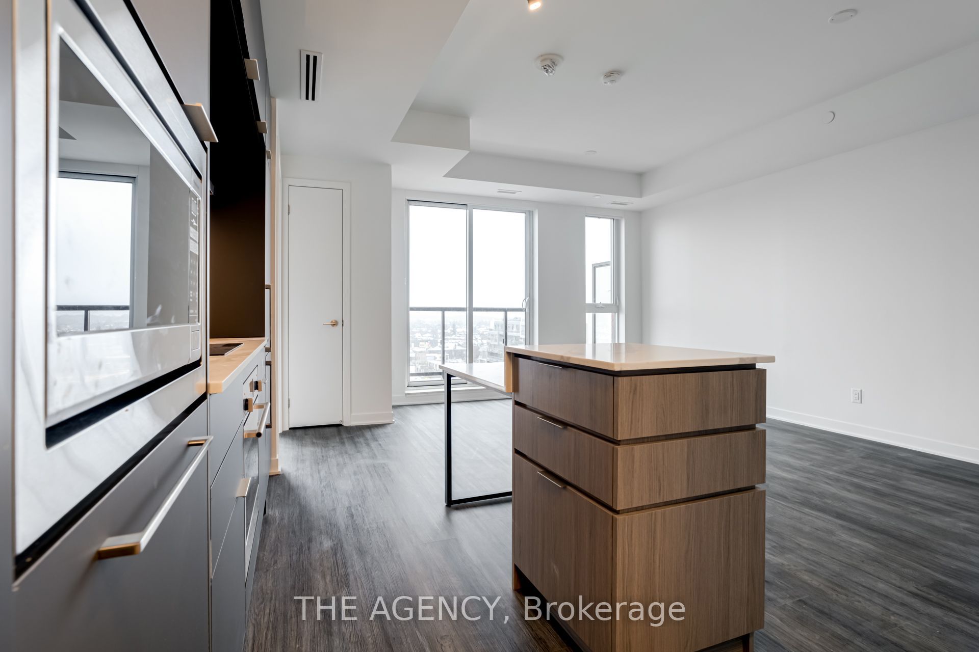 185 ALBERTA Avenue 1204, Toronto, ON M6C 1C5 photo 4