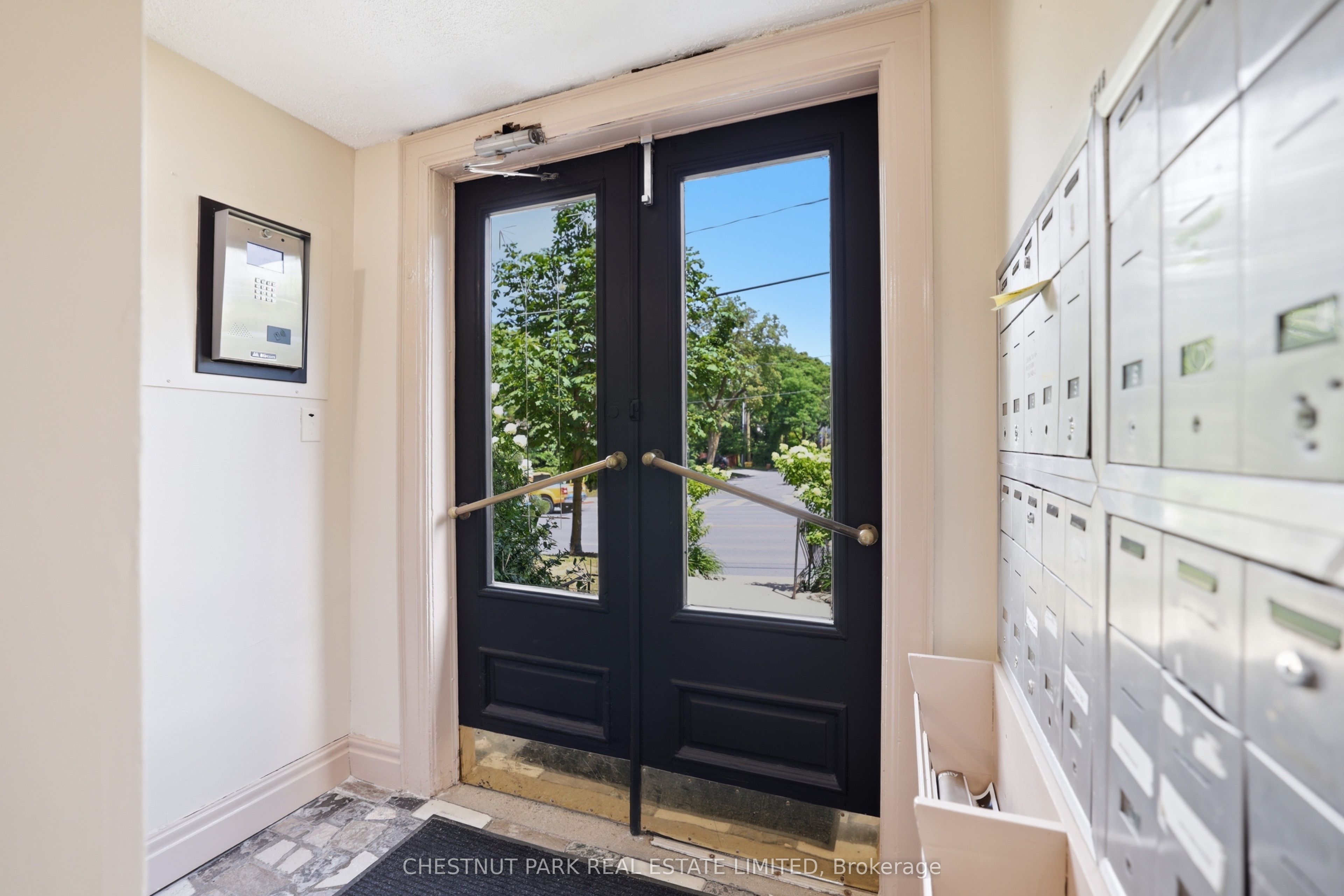 1648 Bathurst Street 5, Toronto, ON M5P 3J7 photo 2