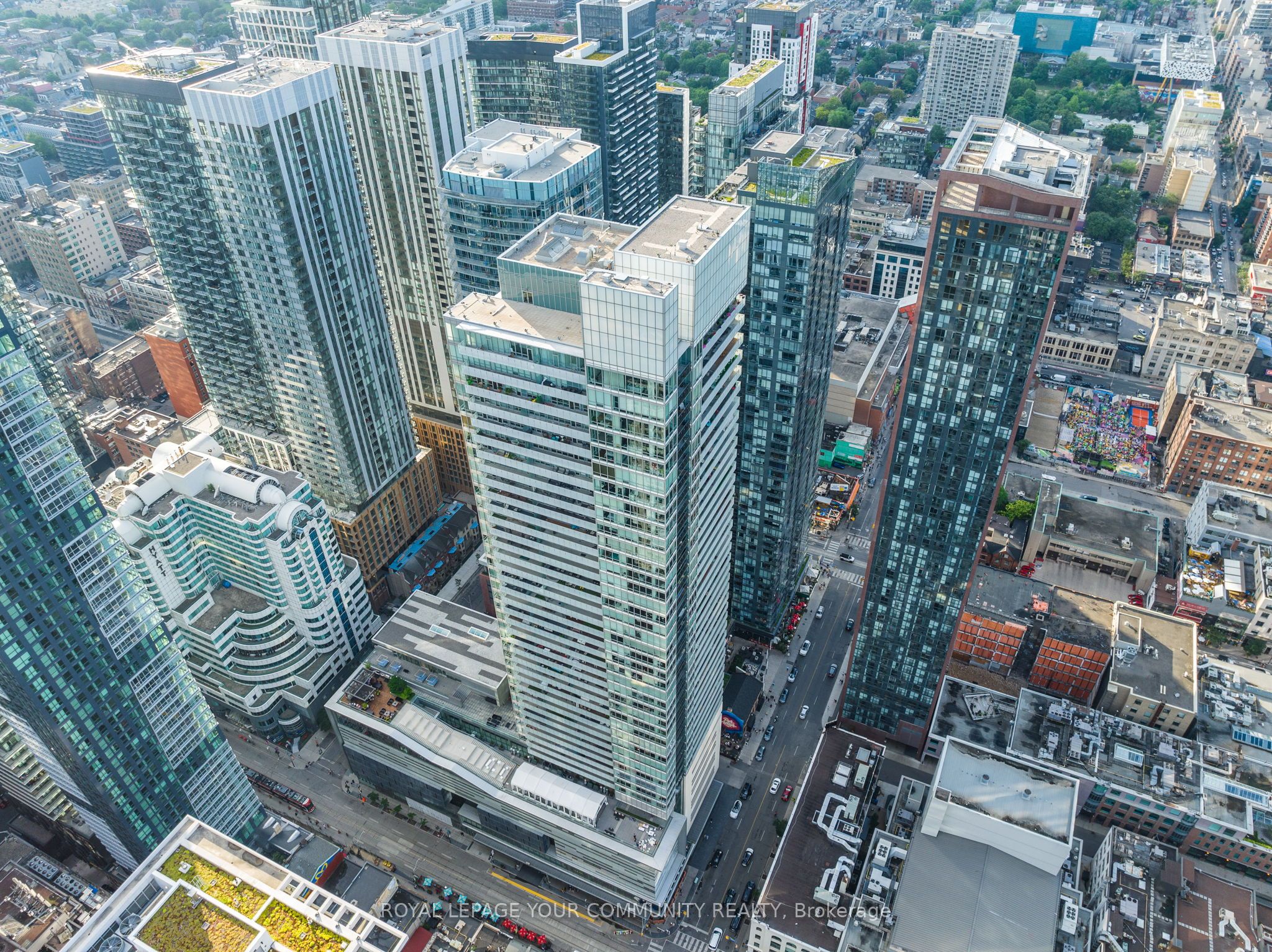 327 King Street W 4702, Toronto, ON M5V 0W7 photo 5