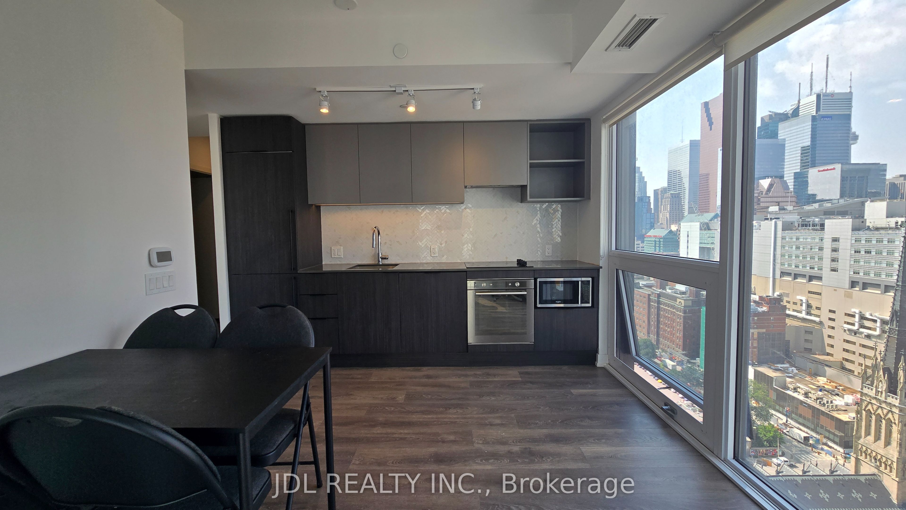 82 Dalhousie Street 2812, Toronto, ON M5B 0C5 photo 2