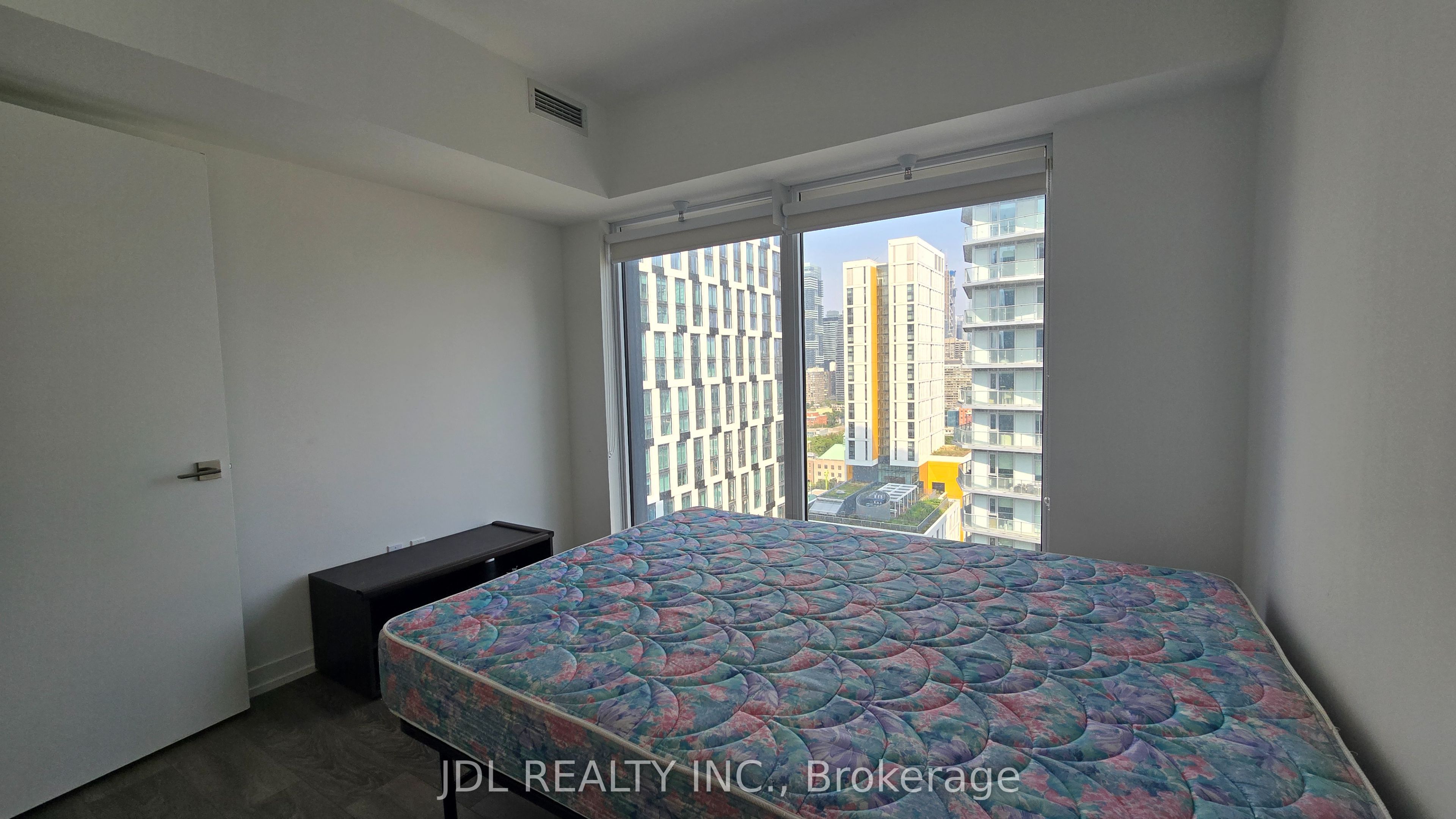 82 Dalhousie Street 2812, Toronto, ON M5B 0C5 photo 3