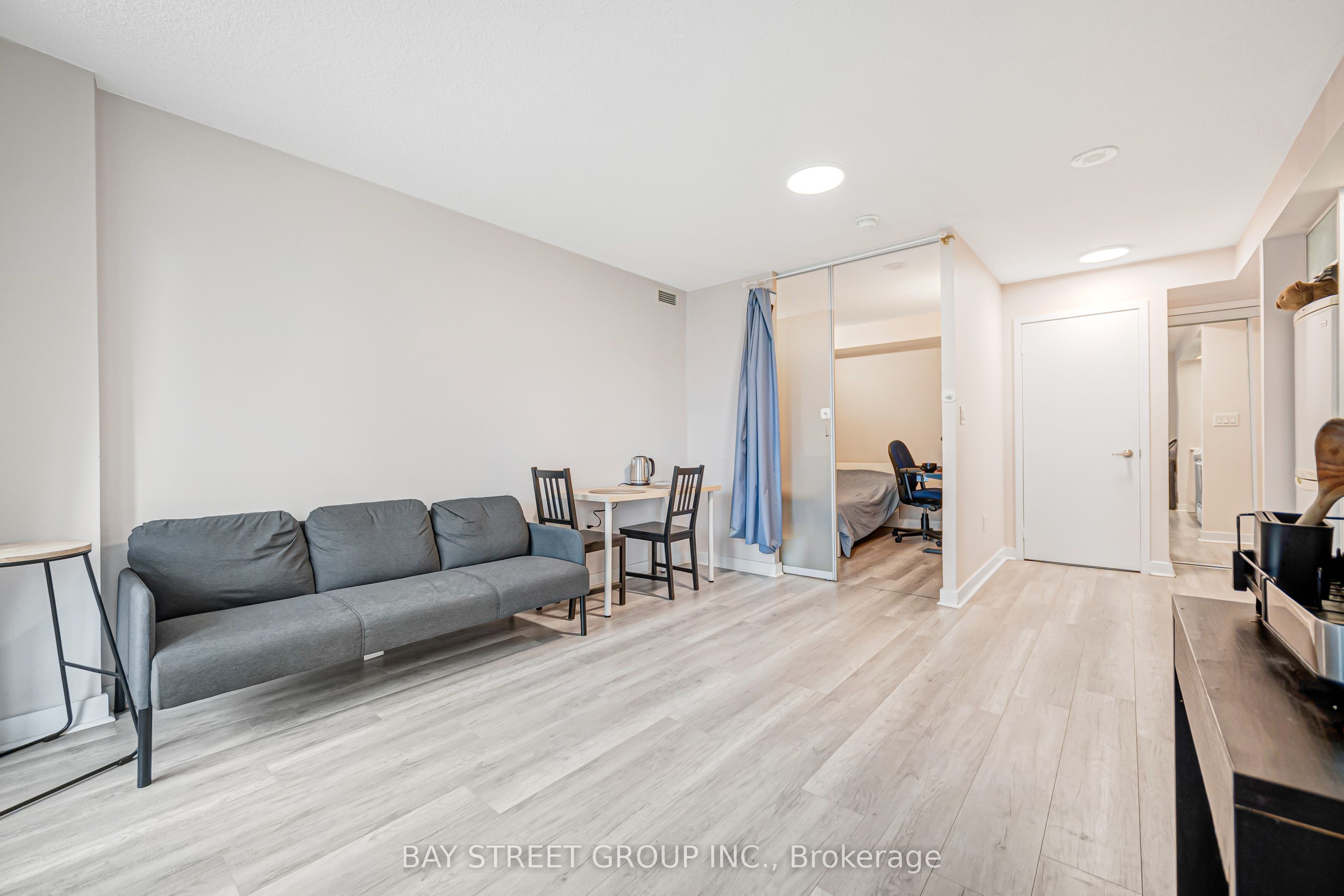 25 Telegram Mews 816, Toronto, ON M5V 3Z1 photo 4