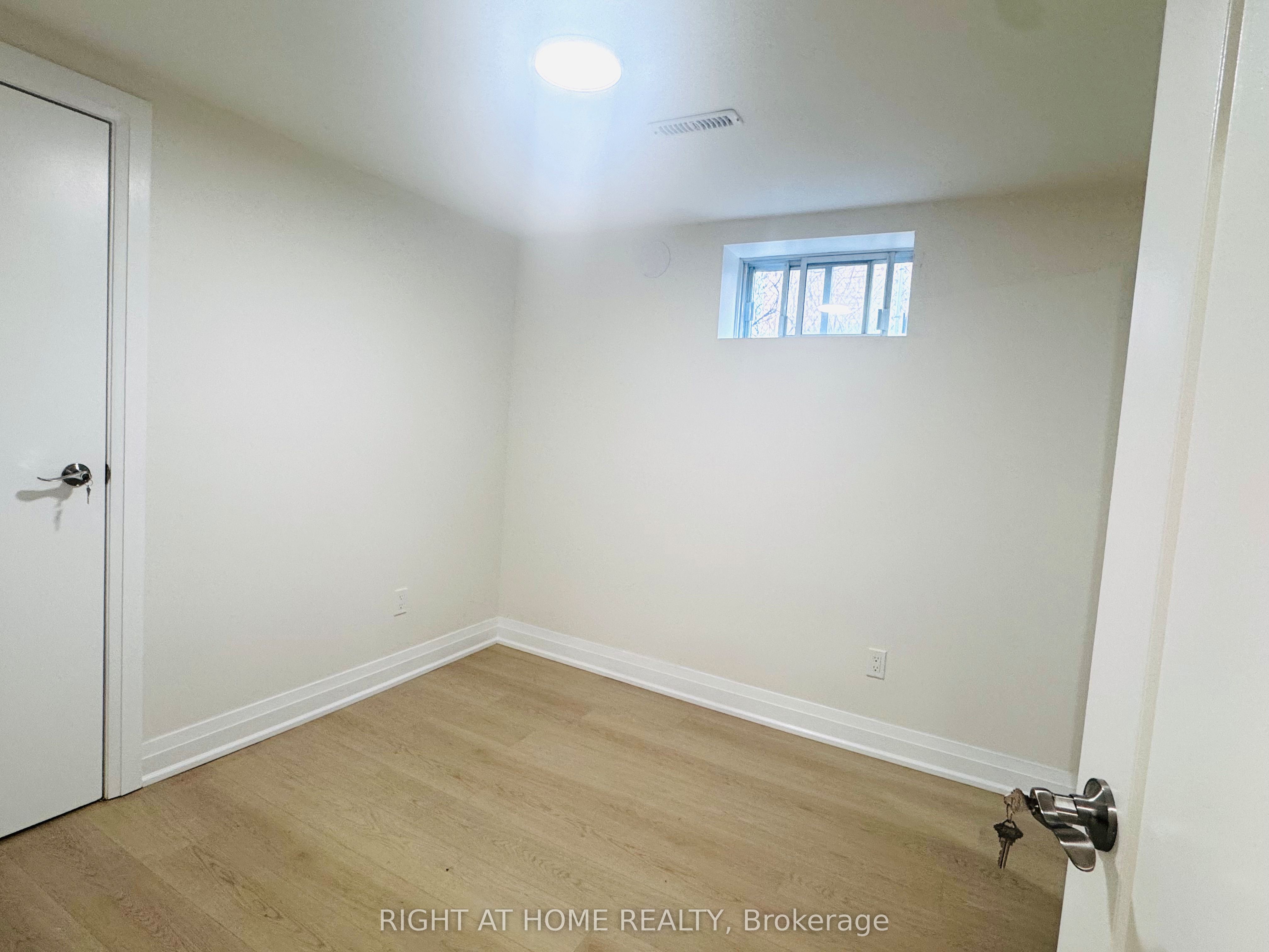 26 Goodview Road Basement, Toronto, ON M2J 2K5 photo 4