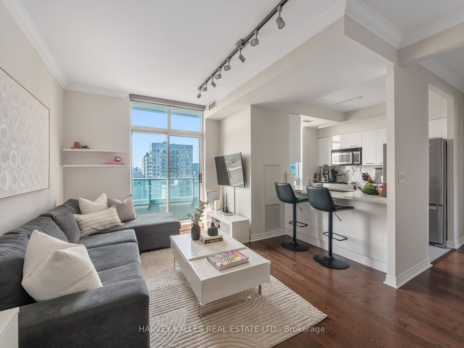 212 Eglinton Avenue E PH303, Toronto, ON M4P 0A3 photo 2