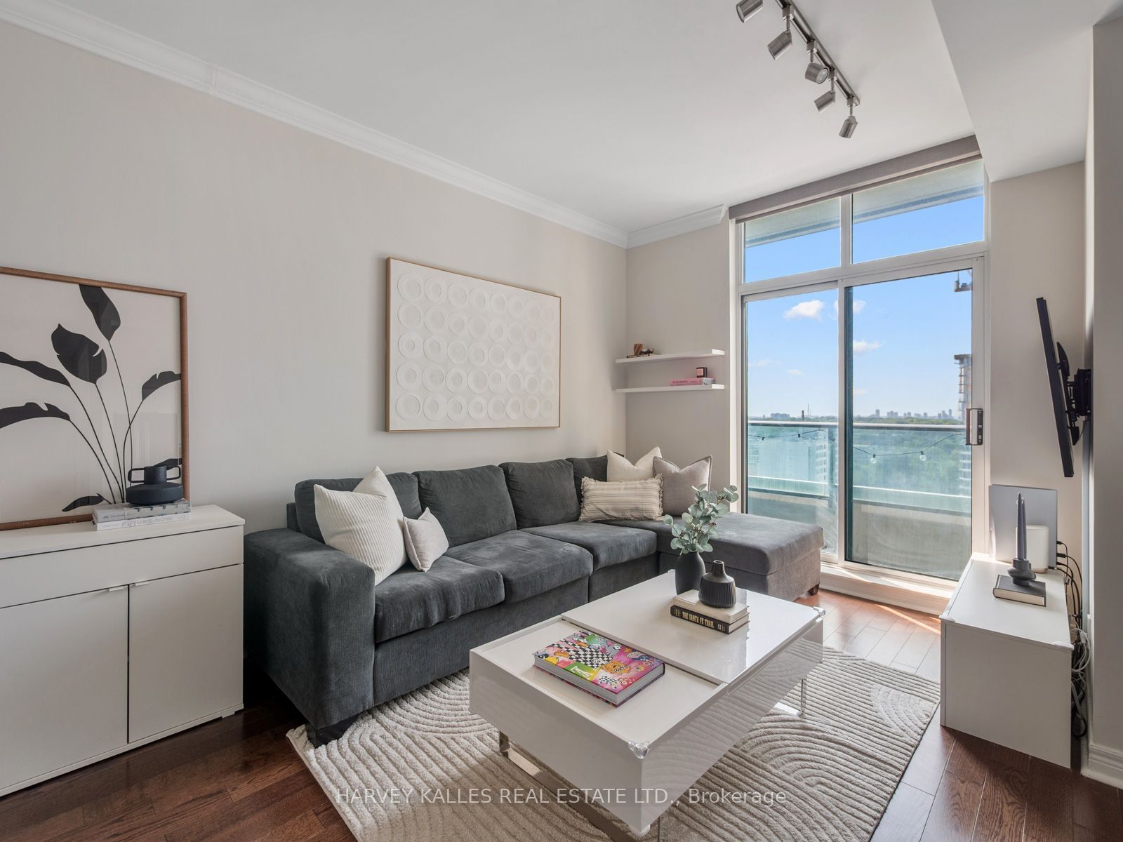 212 Eglinton Avenue E PH303, Toronto, ON M4P 0A3 photo 3