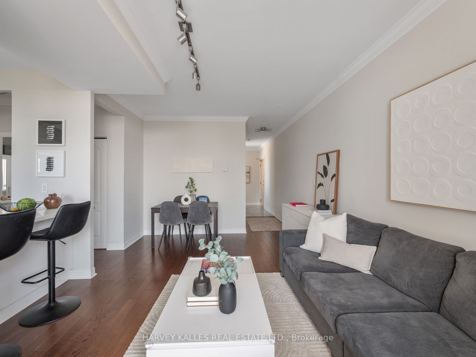 212 Eglinton Avenue E PH303, Toronto, ON M4P 0A3 photo 5