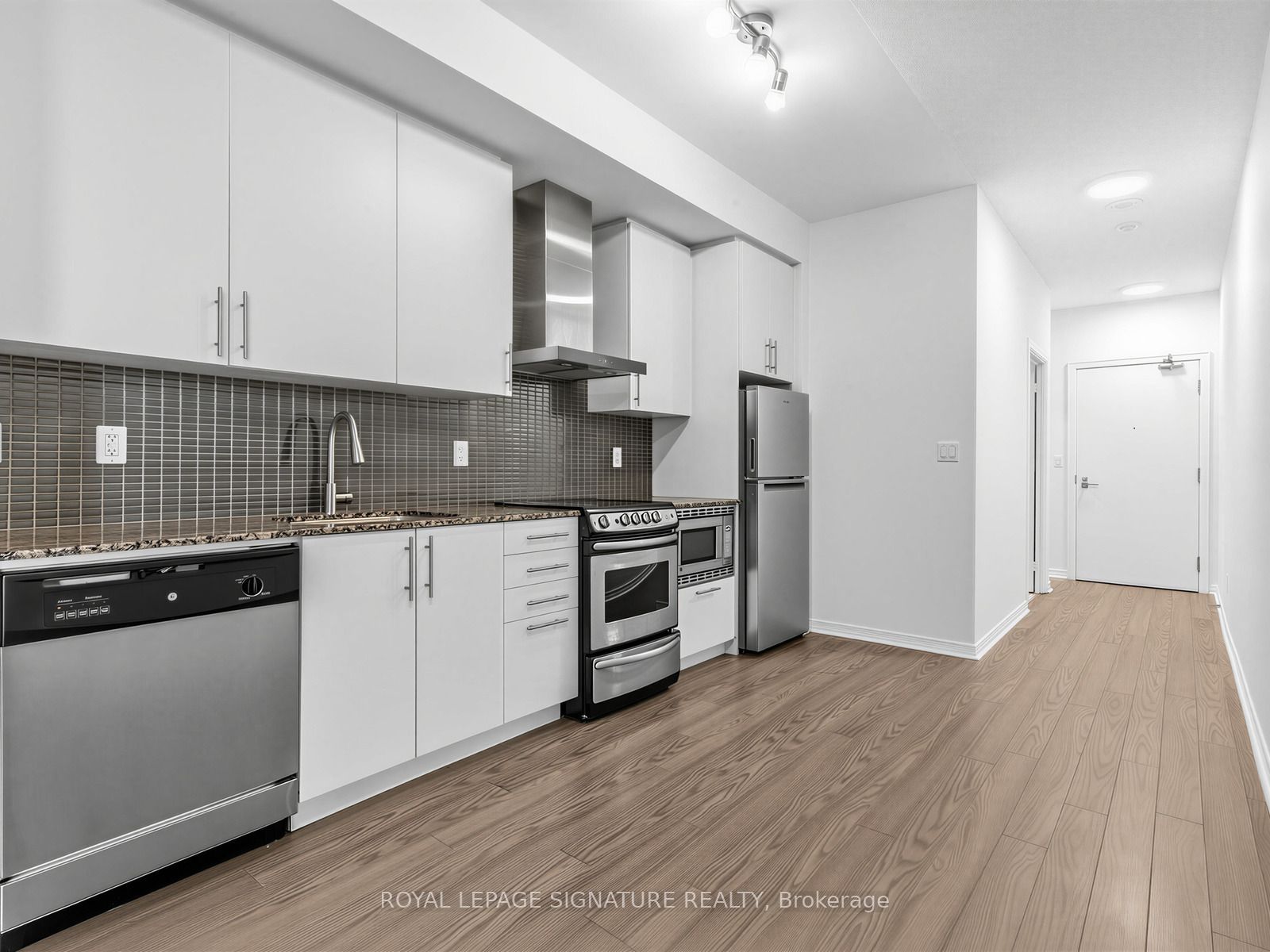 352 Front Street 1411, Toronto, ON M5V 1B5 photo 3