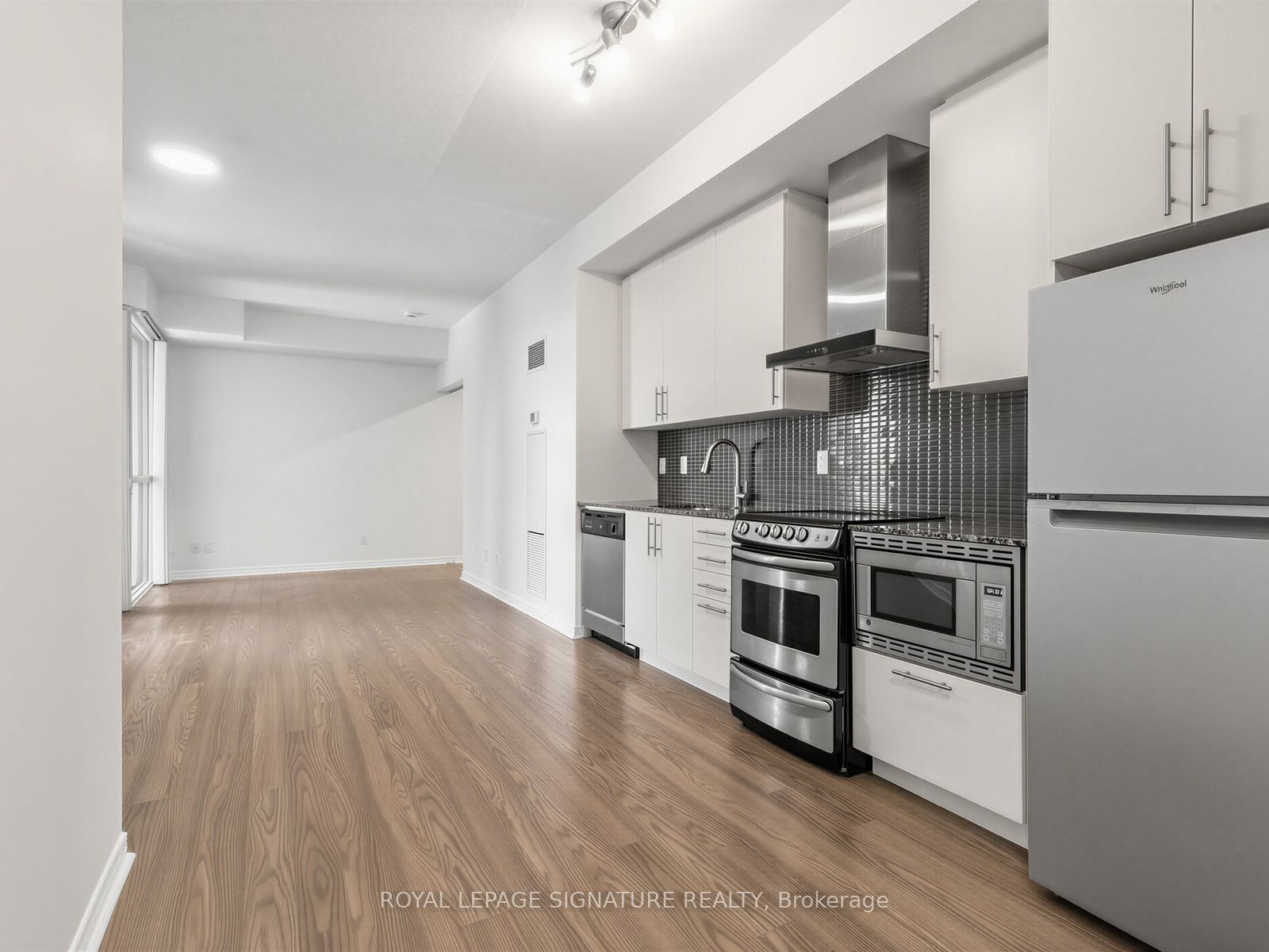 352 Front Street 1411, Toronto, ON M5V 1B5 photo 5