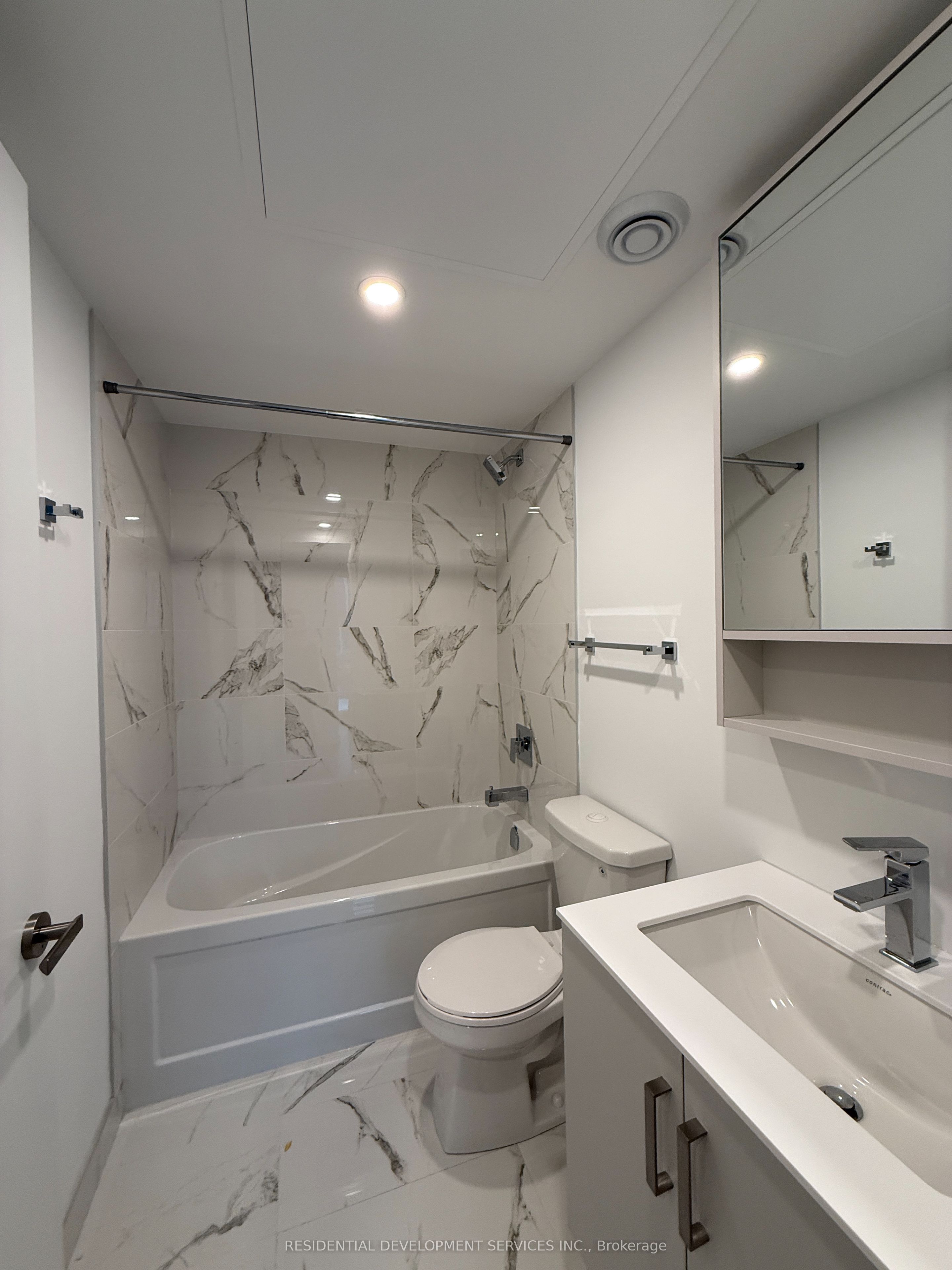 88 Queen Street 3303, Toronto, ON M5C 0B6 photo 5