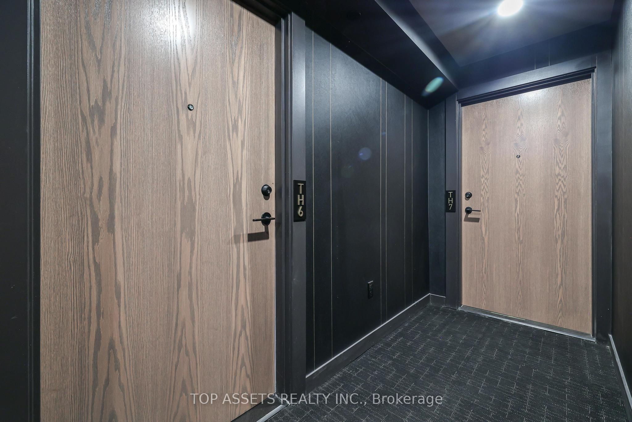 55 Charles Street E TH06, Toronto, ON M4Y 0J1 photo 2