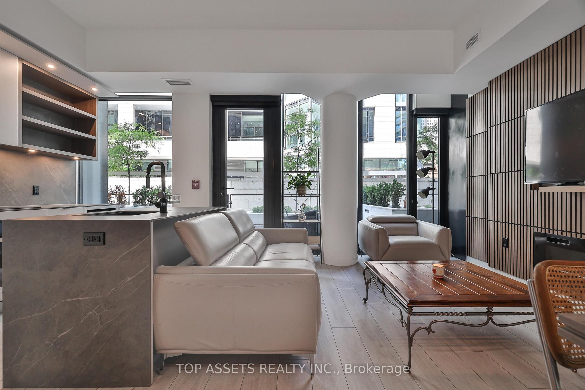 55 Charles Street E TH06, Toronto, ON M4Y 0J1 photo 3