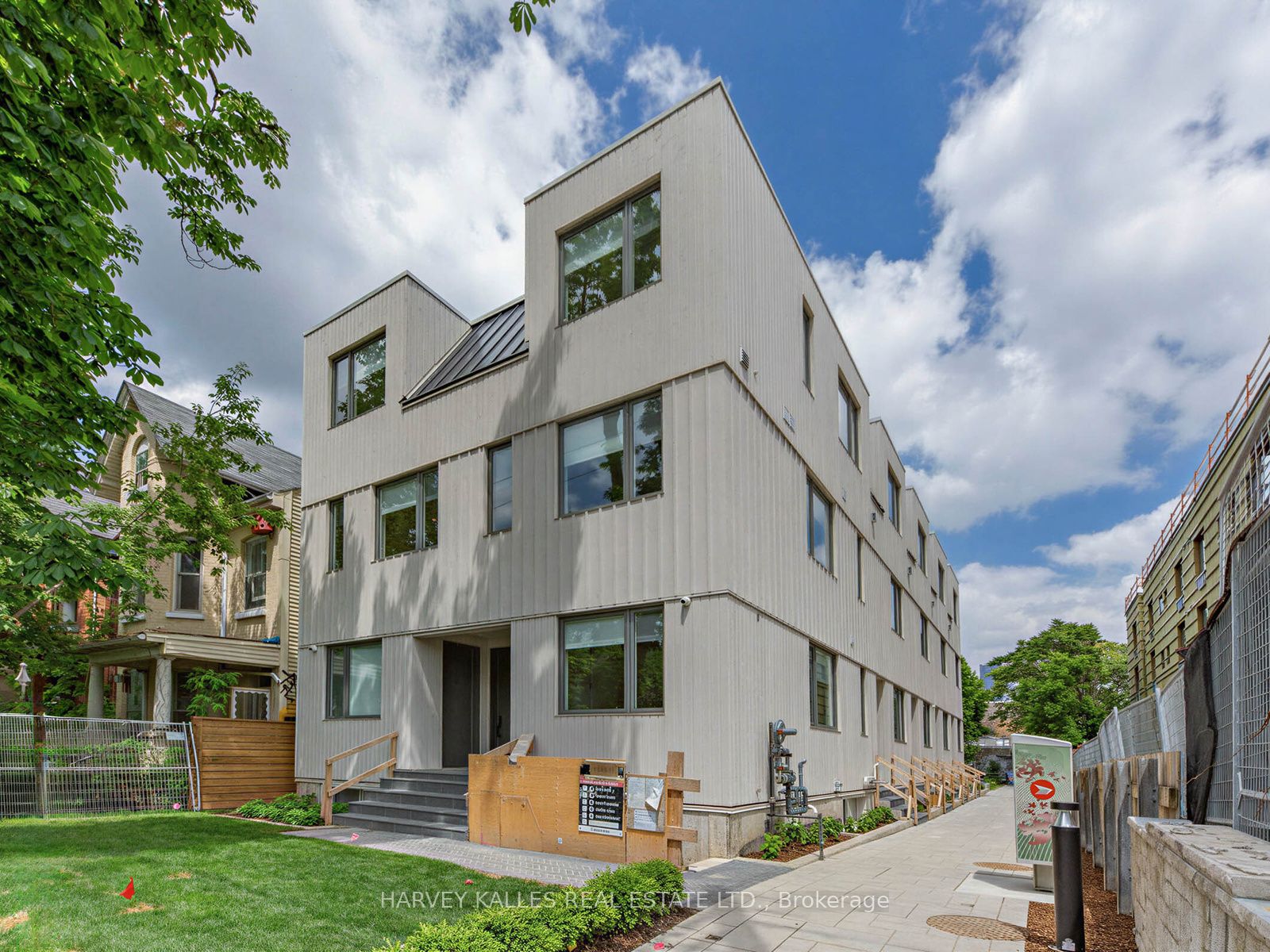 45 Bellevue Avenue 5b, Toronto, ON M5T 2N5 photo 2