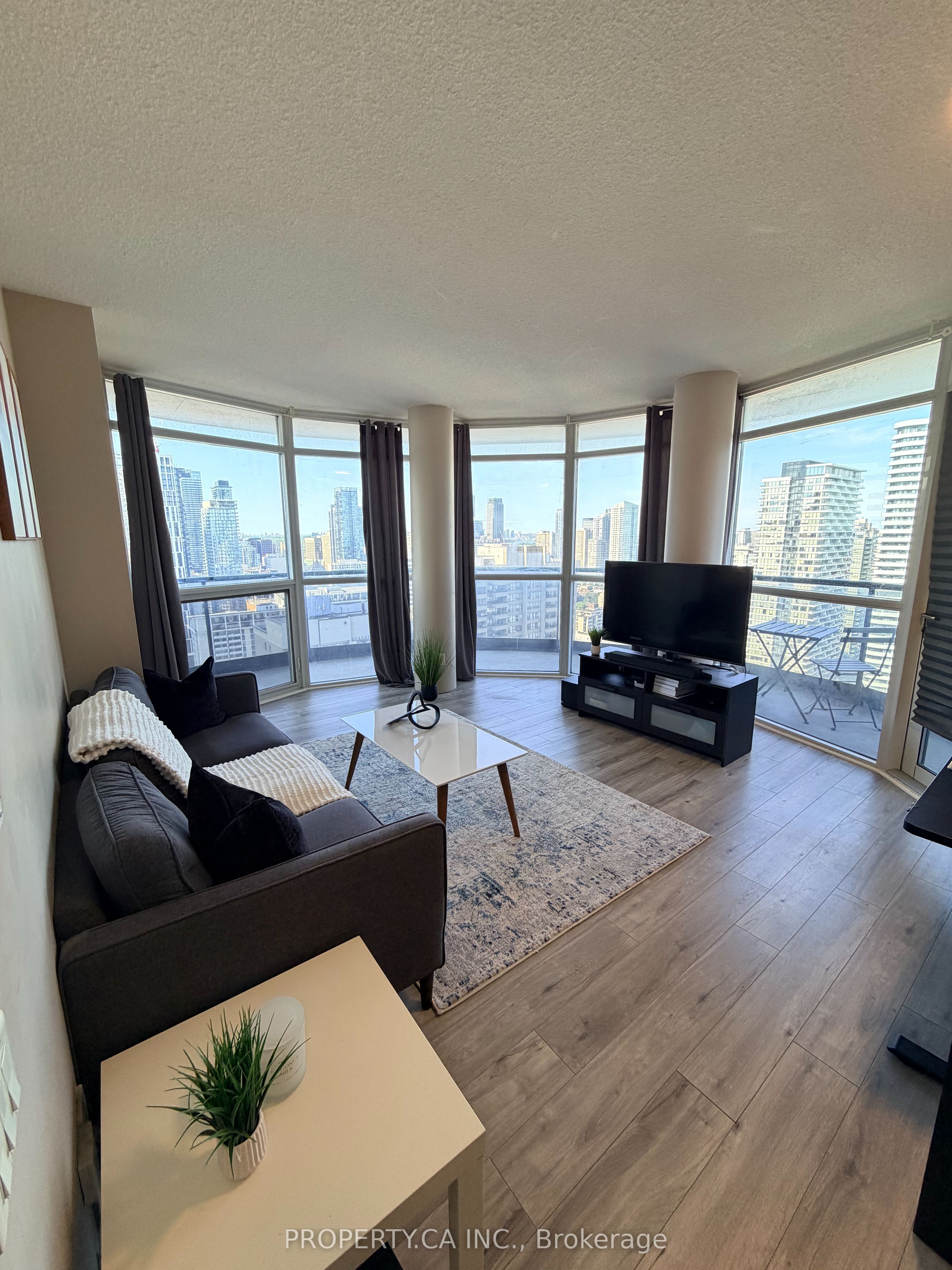 21 Carlton Street 3405, Toronto, ON M5B 1L3 photo 3