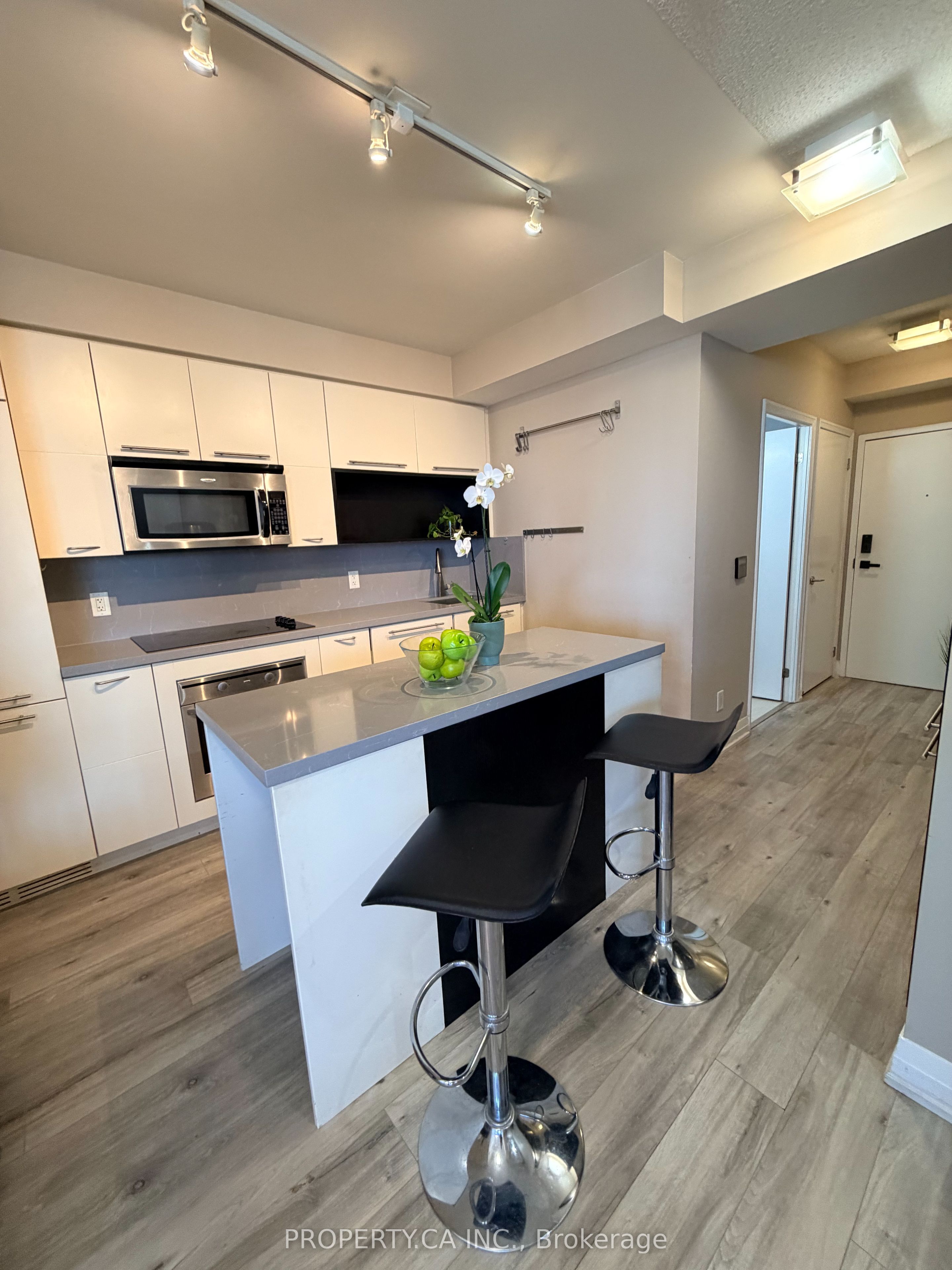 21 Carlton Street 3405, Toronto, ON M5B 1L3 photo 4