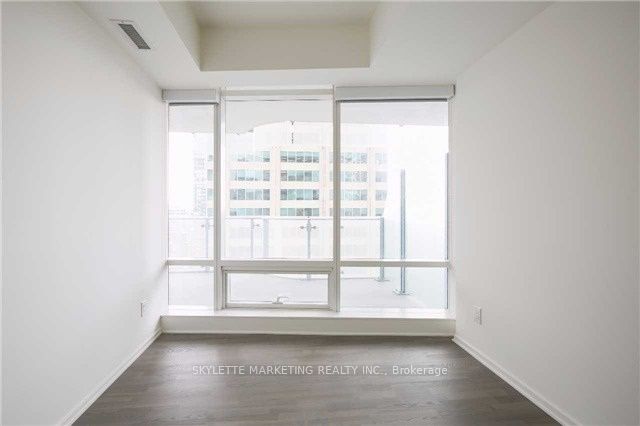 1 Bloor Street E 3710, Toronto, ON M4W 0A8 photo 5