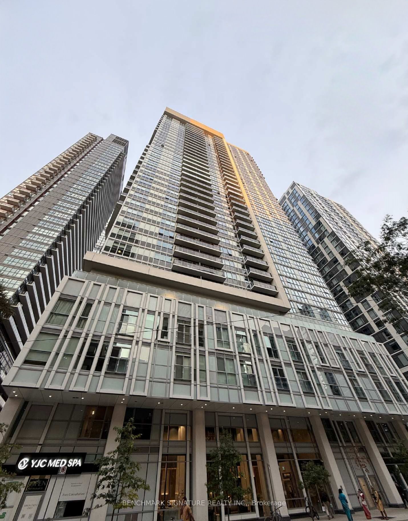 77 Mutual Street 3006, Toronto, ON M5B 0B9 photo 2