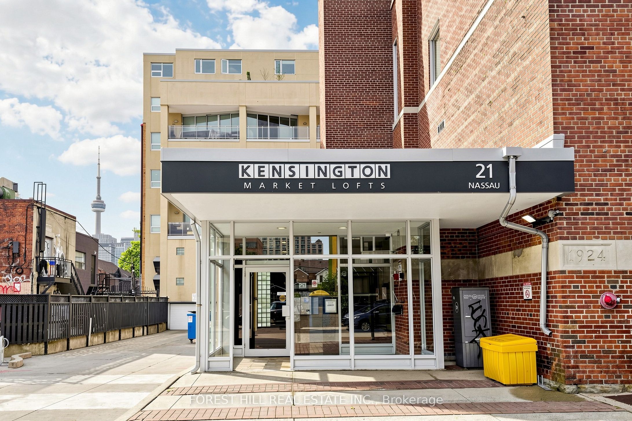 21 Nassau Street 301, Toronto, ON M5T 3K6