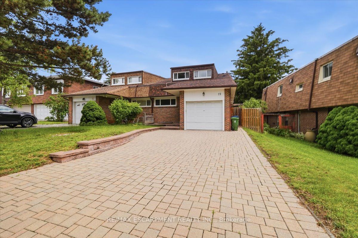 19 Picola Court, Toronto, ON M2H 2N2
