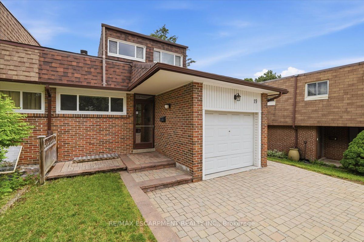 19 Picola Court, Toronto, ON M2H 2N2 photo 2