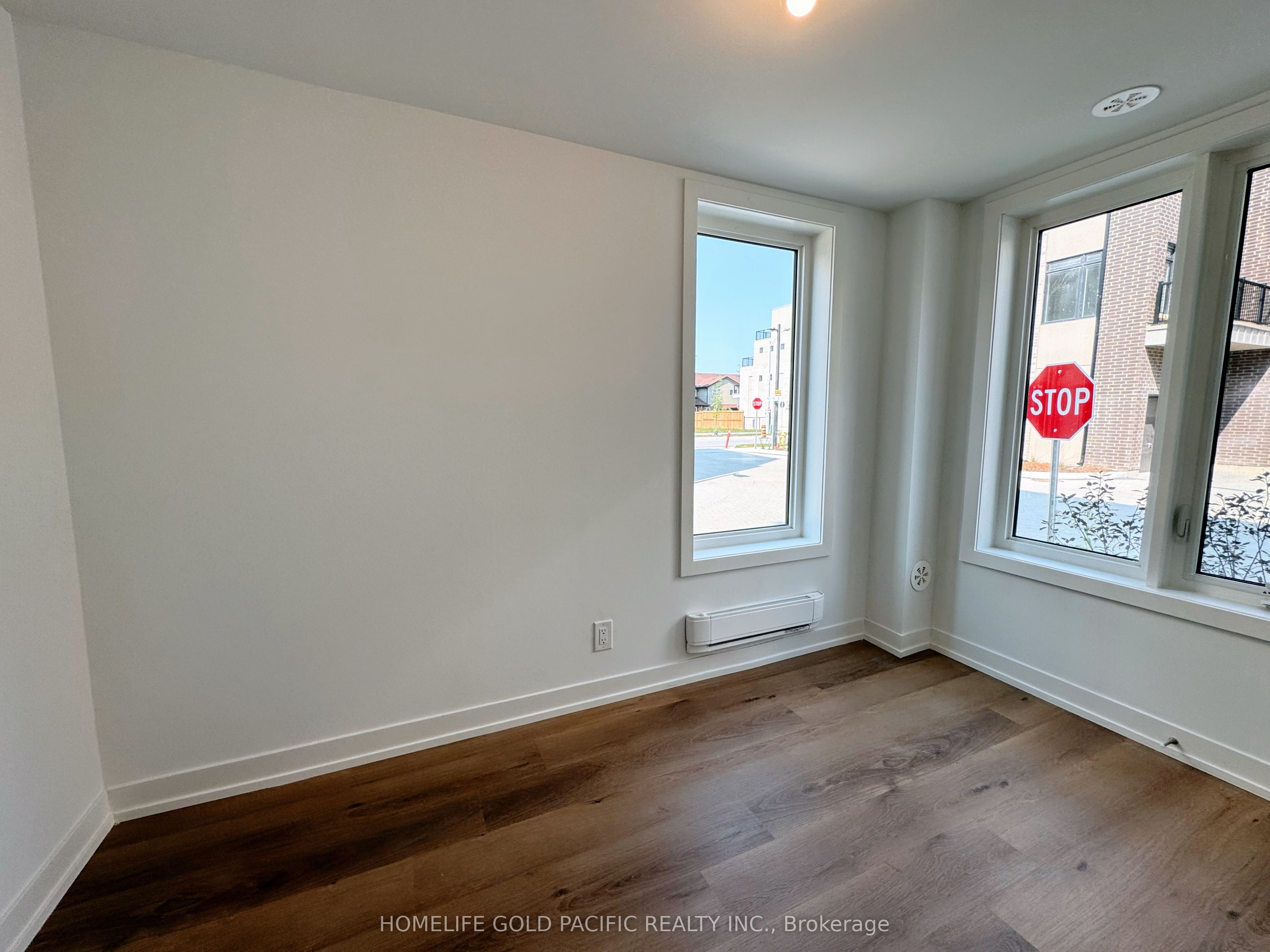 5 Spruce Pines Crescent, Toronto, ON M4A 0A9 photo 2