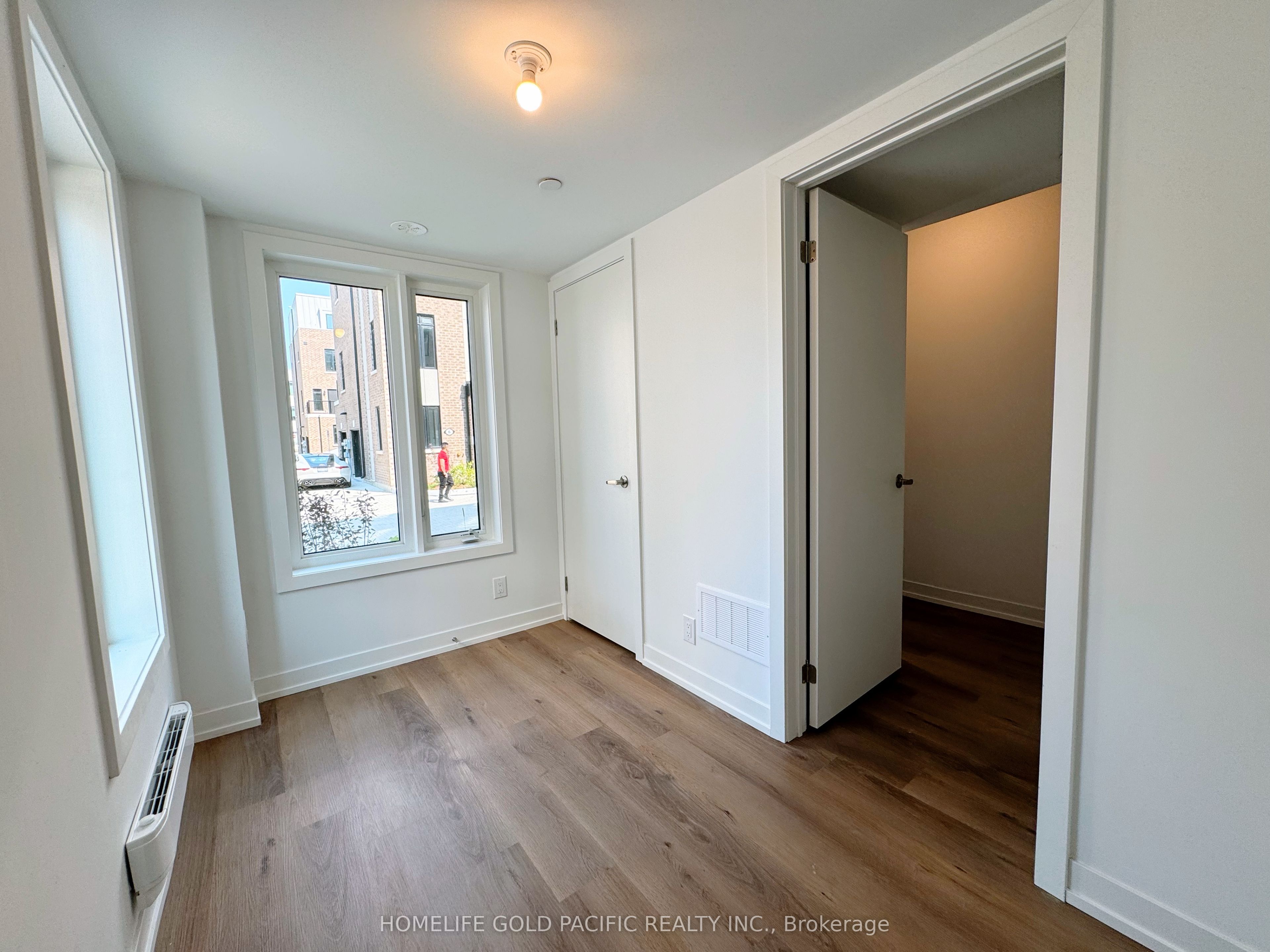 5 Spruce Pines Crescent, Toronto, ON M4A 0A9 photo 3