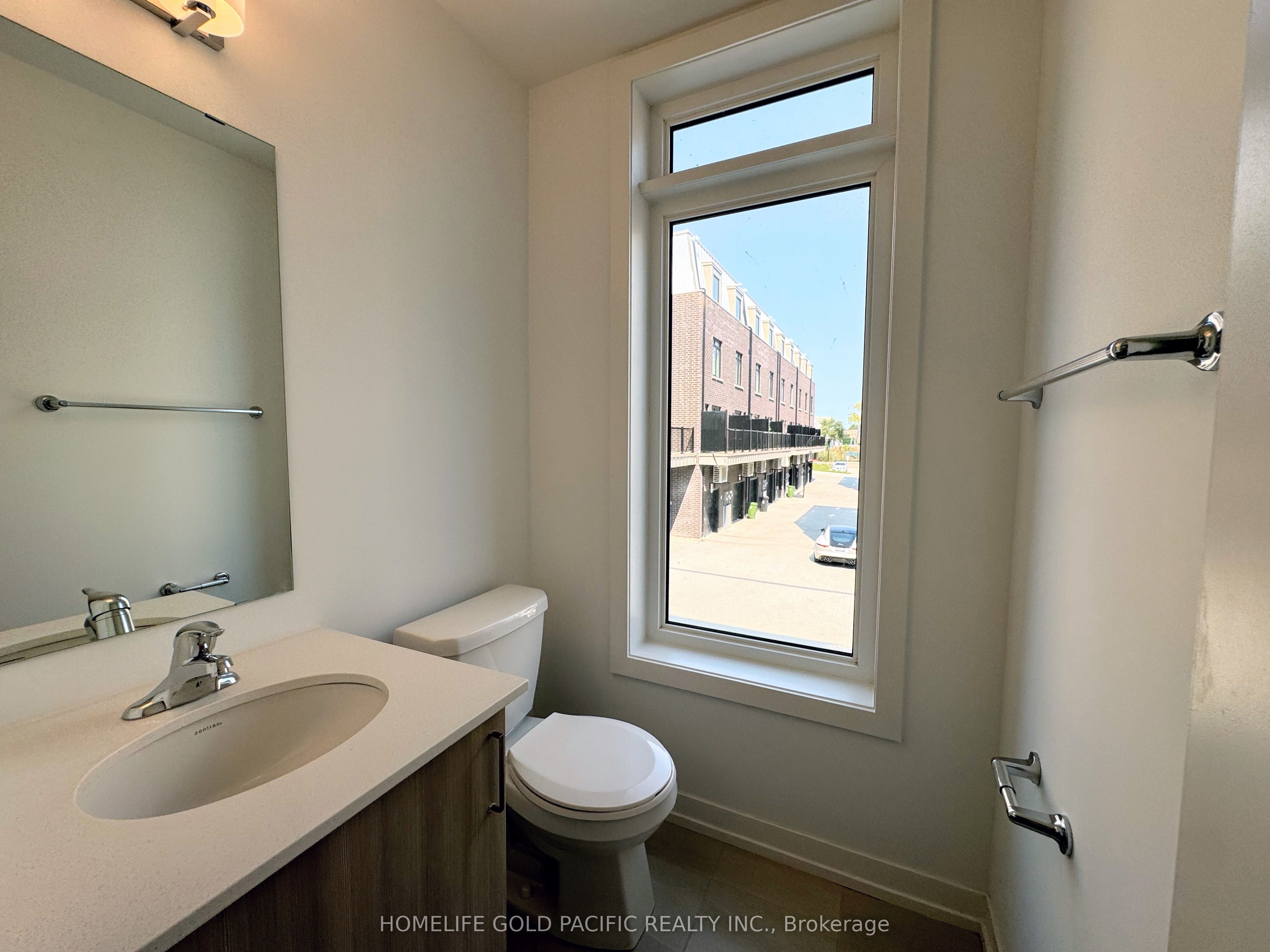 5 Spruce Pines Crescent, Toronto, ON M4A 0A9 photo 4