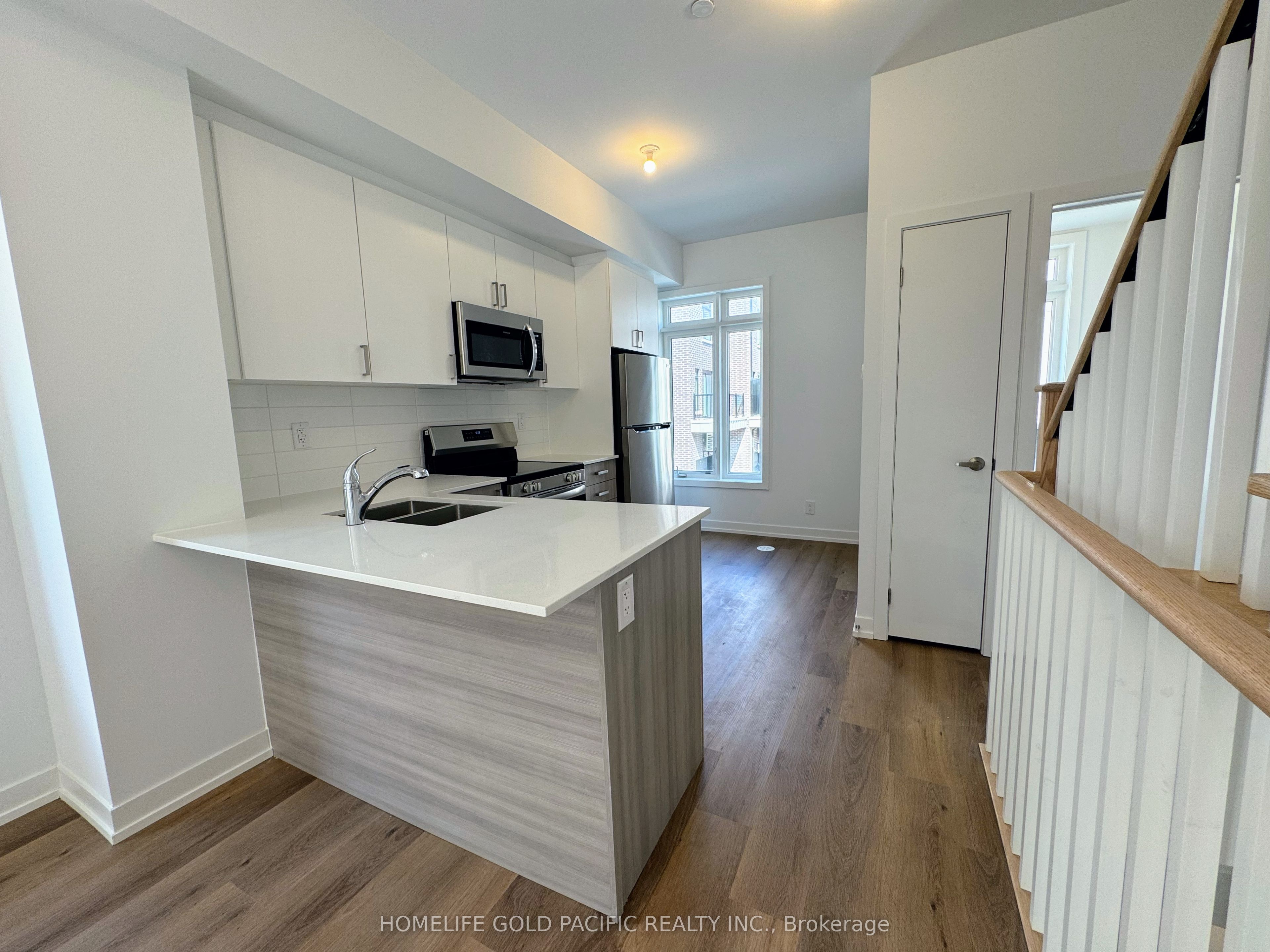 5 Spruce Pines Crescent, Toronto, ON M4A 0A9 photo 5